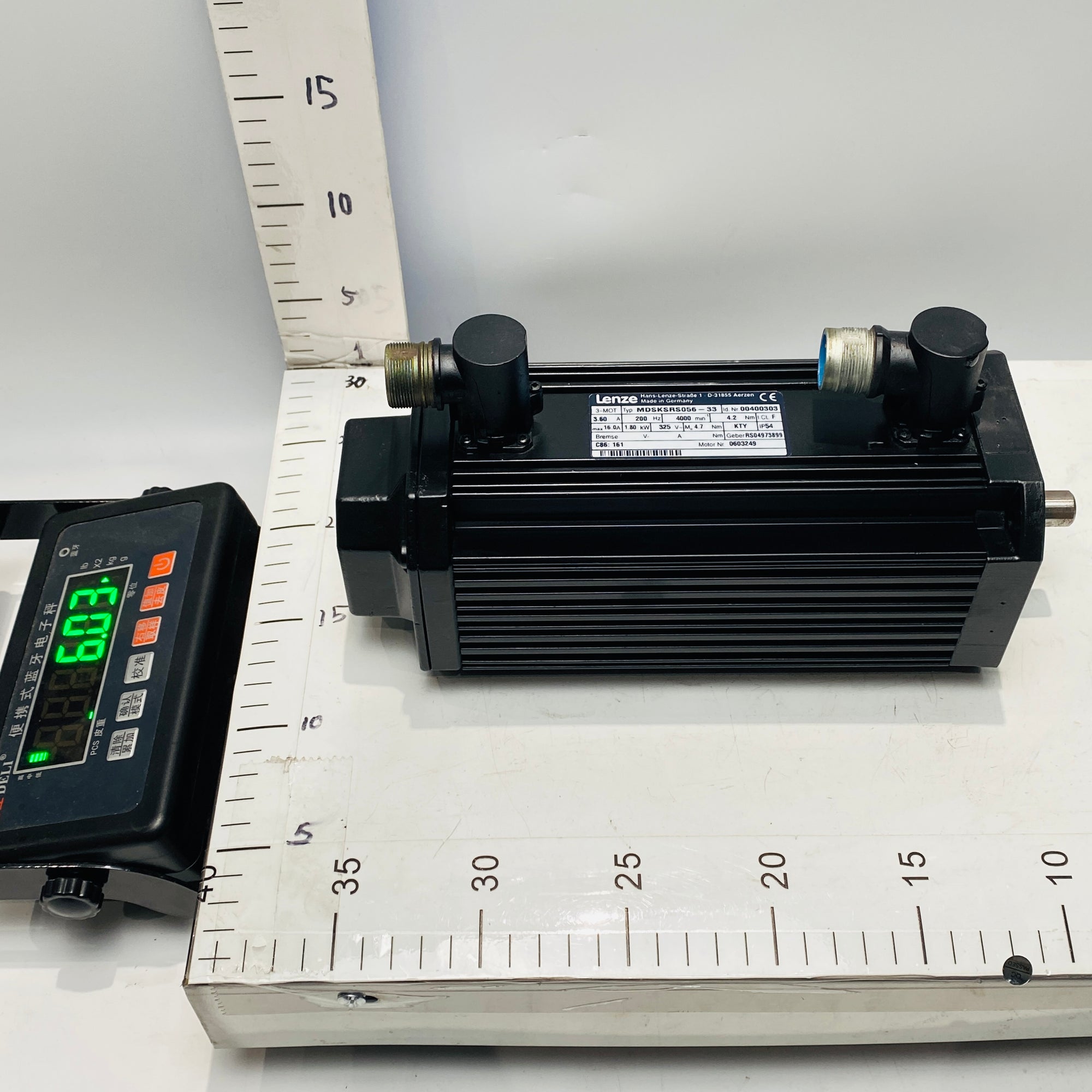 Lenze MDSKSRS056-33伺服電機