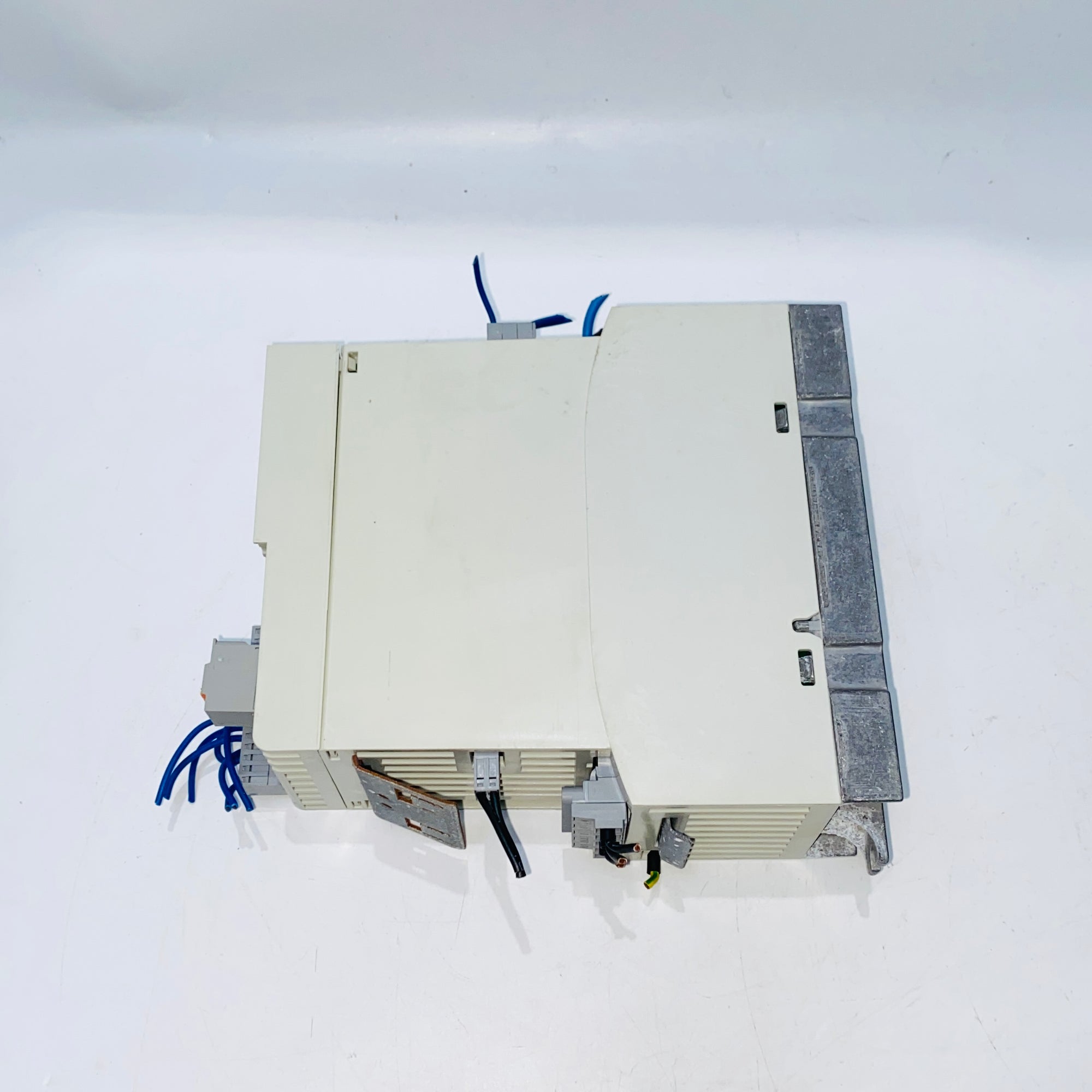 Lenze E84AVSCE2512SX0 變頻器驅動器 8400