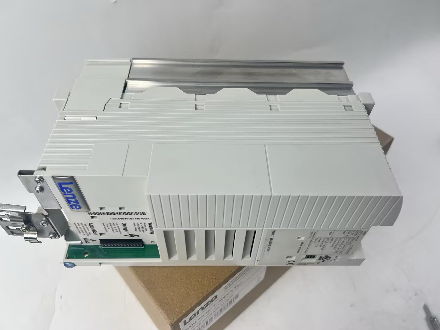 全新LENZE E82EV552K4C200變頻器