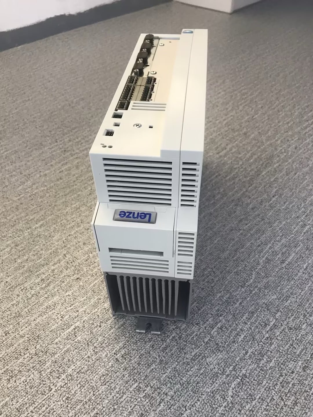 全新 Lenze EVS9324-EP 伺服控制器