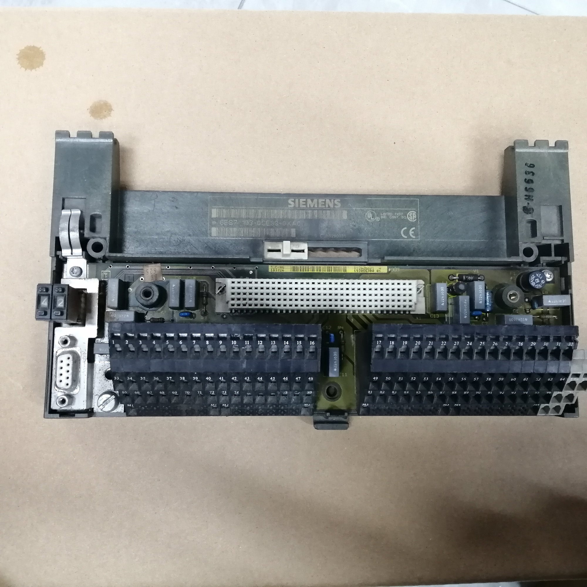 SIEMENS 6ES7132-0BL01-0XB0 6ES7193-0CE30-0XA0 PLC MODULE