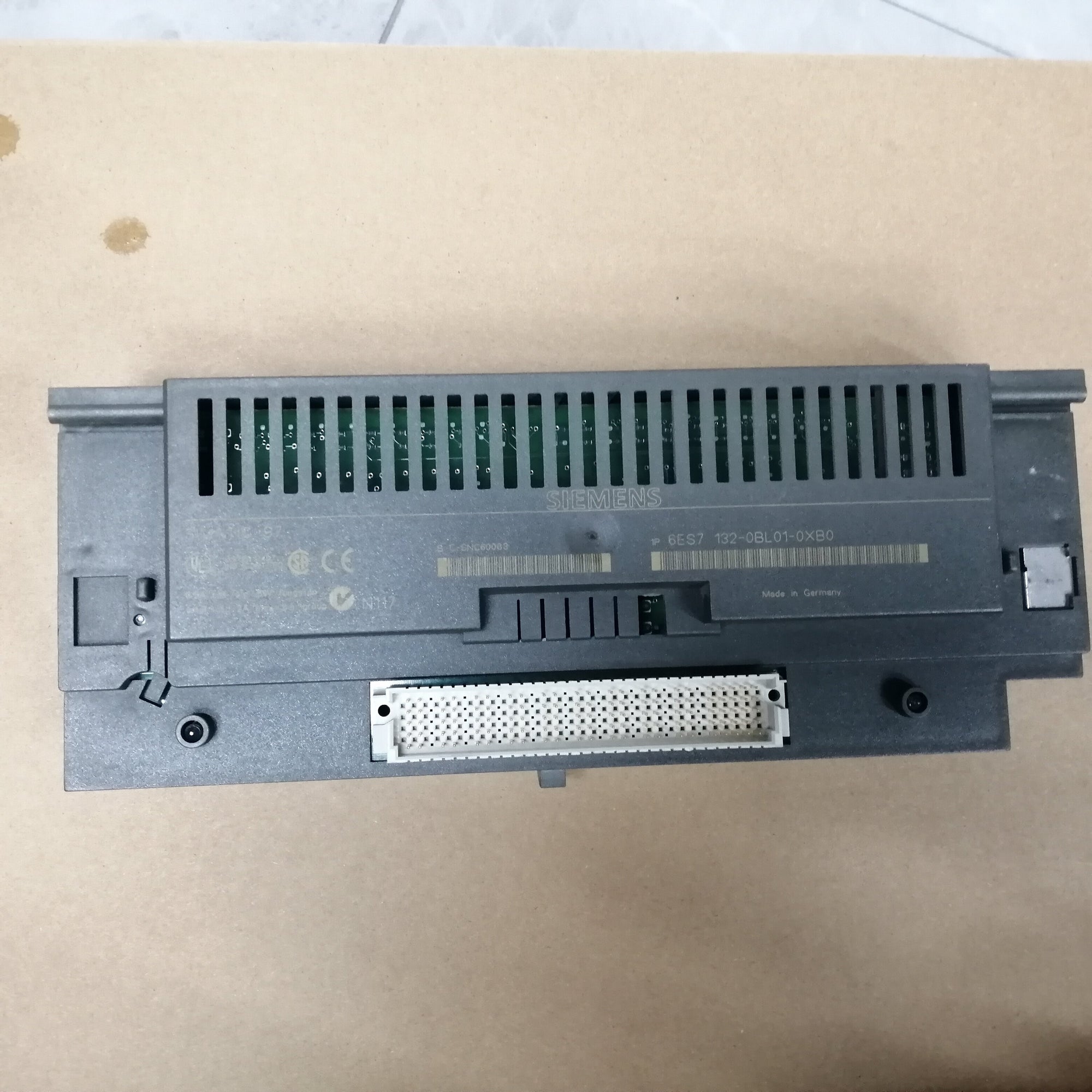 SIEMENS 6ES7132-0BL01-0XB0 6ES7193-0CE30-0XA0 PLC MODULE