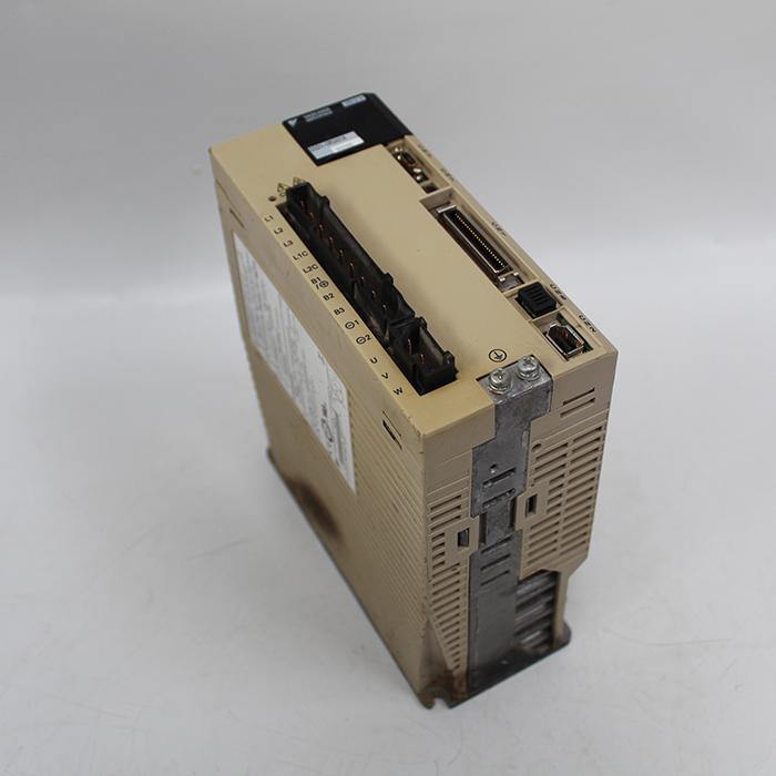 YASKAWA SGDV-5R5A01A SGDV-5R5A01A002000 200-230V 750W 5.5A Servo Drive