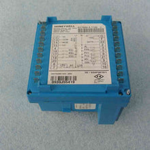 Load image into Gallery viewer, Honeywell  EC7850 A 1122 combustion controller