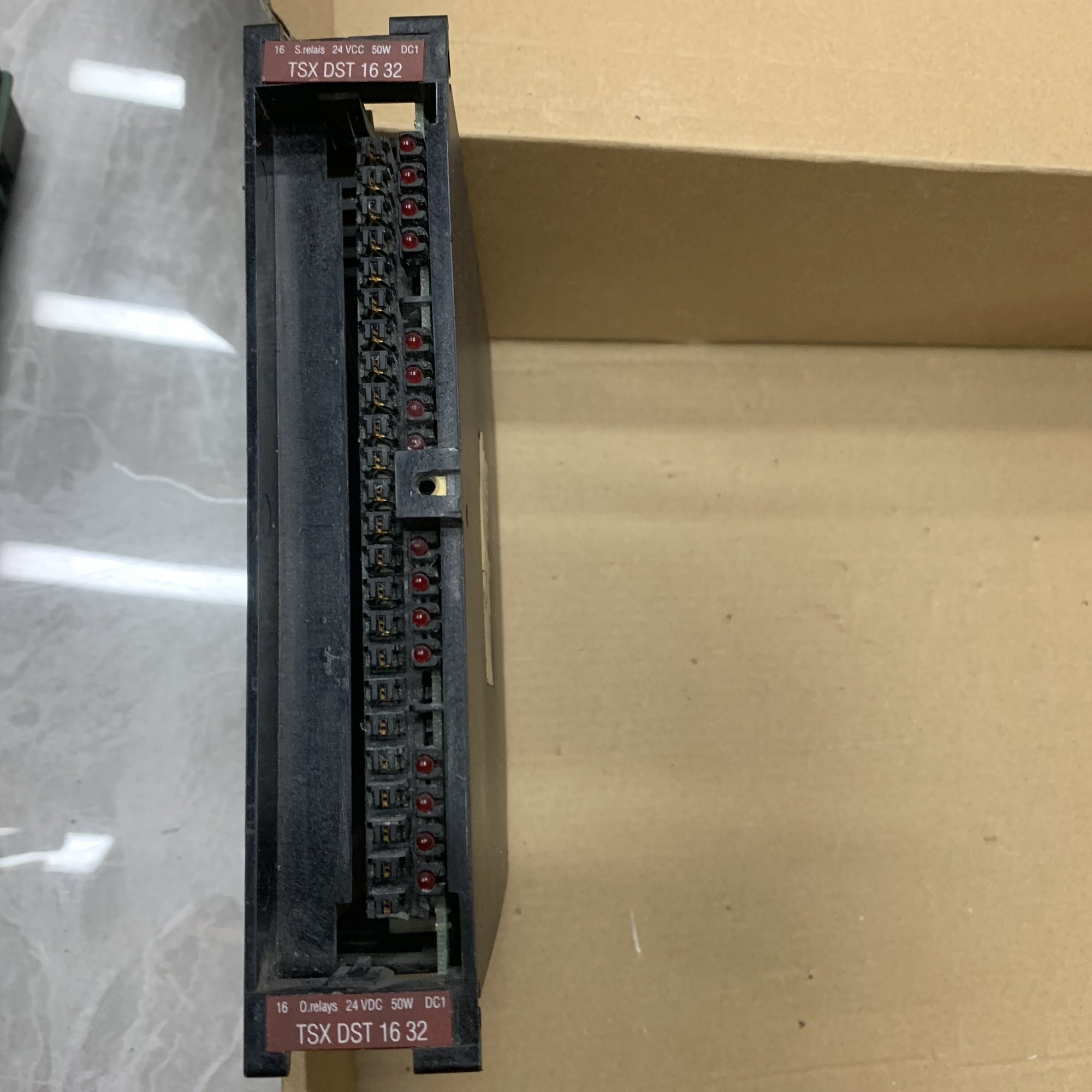 施耐德 TSXDST1632 輸出模組