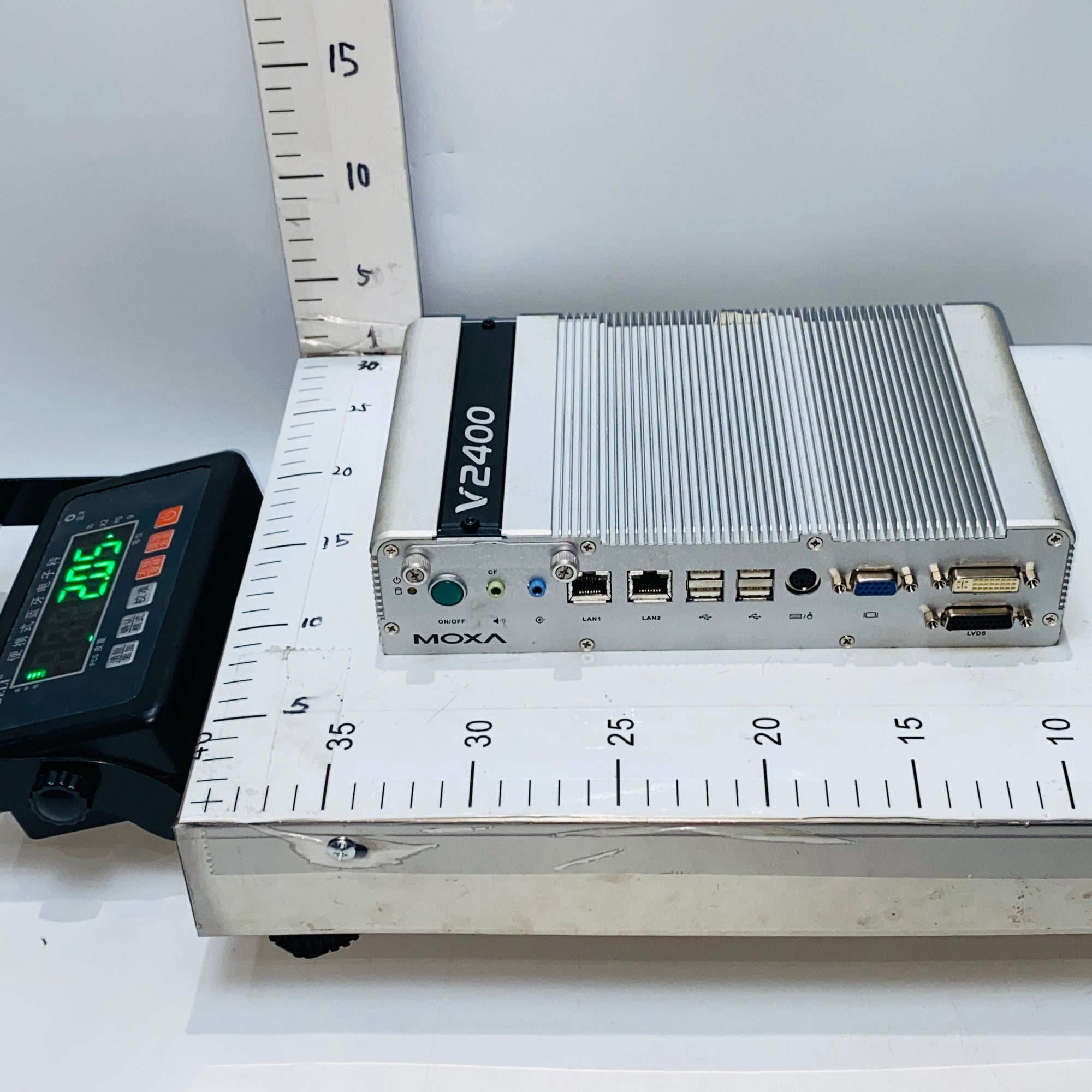 MOXA V2401-XPE Embedded Industrial Computer