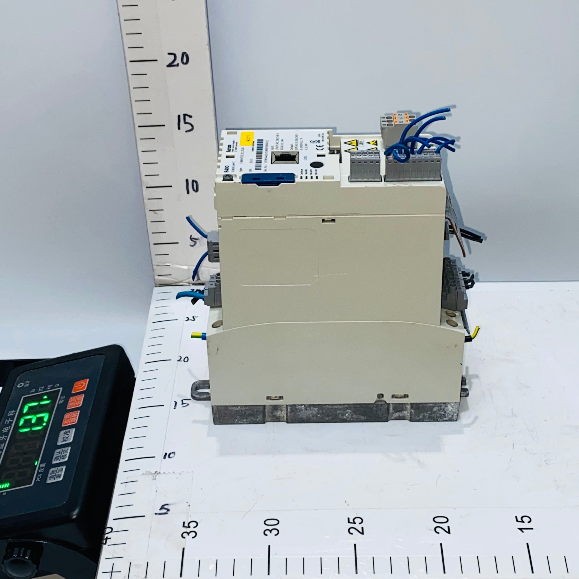 Lenze E84AVSCE2512SX0 Inverter Drives 8400