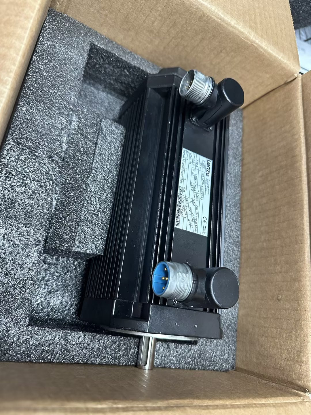 Lenze MDSKSRS056-33 servo motor