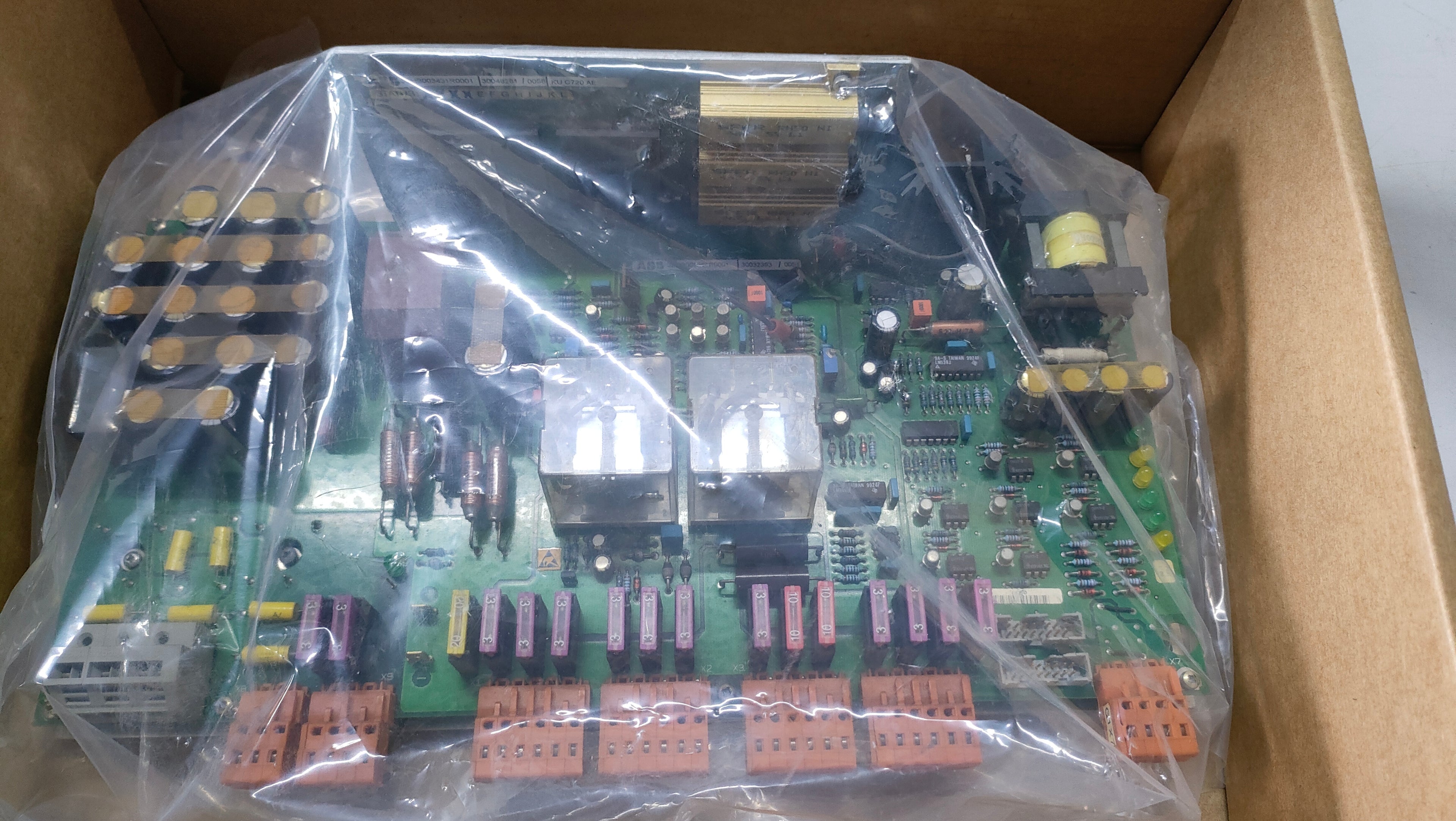 ABB 3BHB000652R0001 30032393/0051 Board