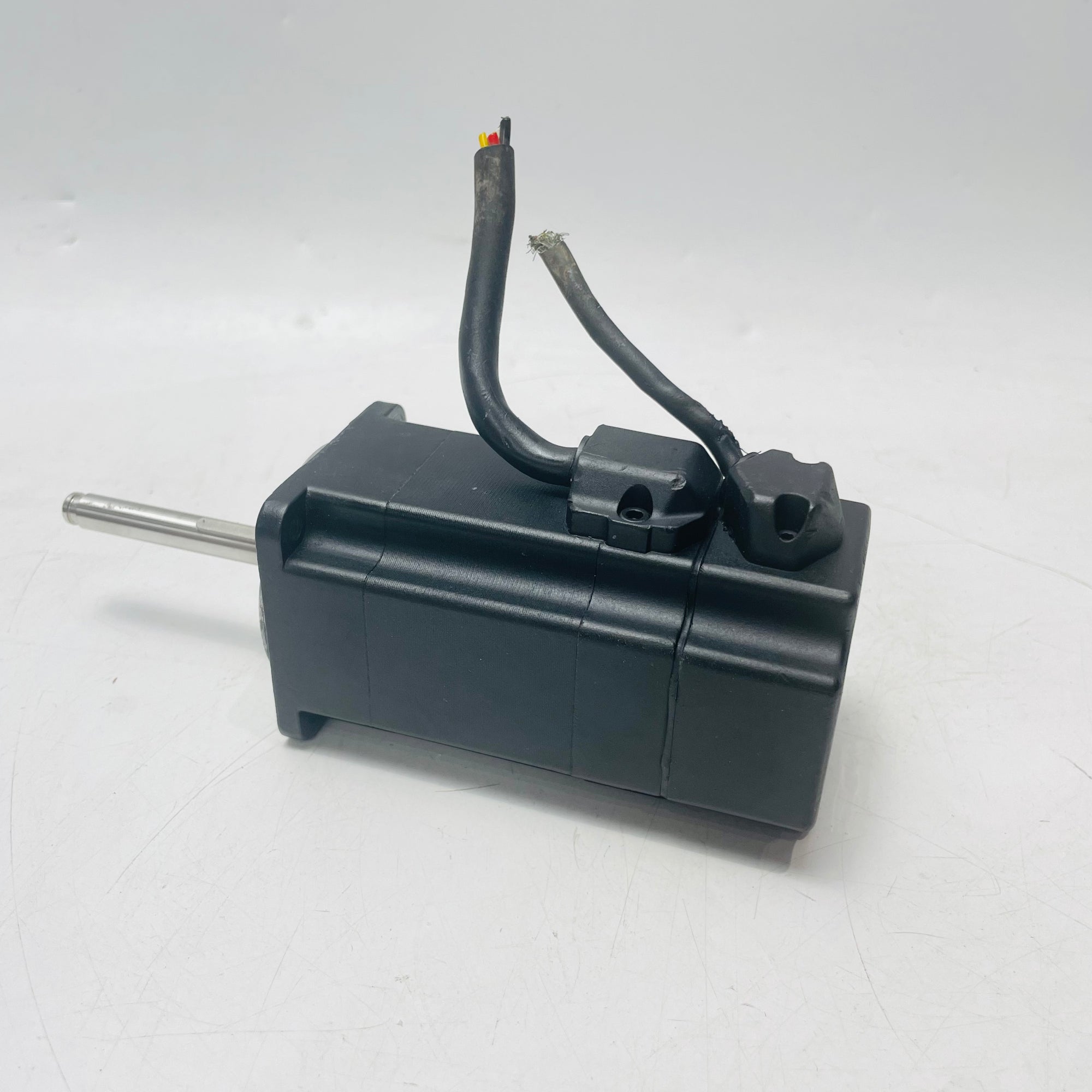 Applied Materials Refurbished 0190-14828 SANYO DENKI Motor