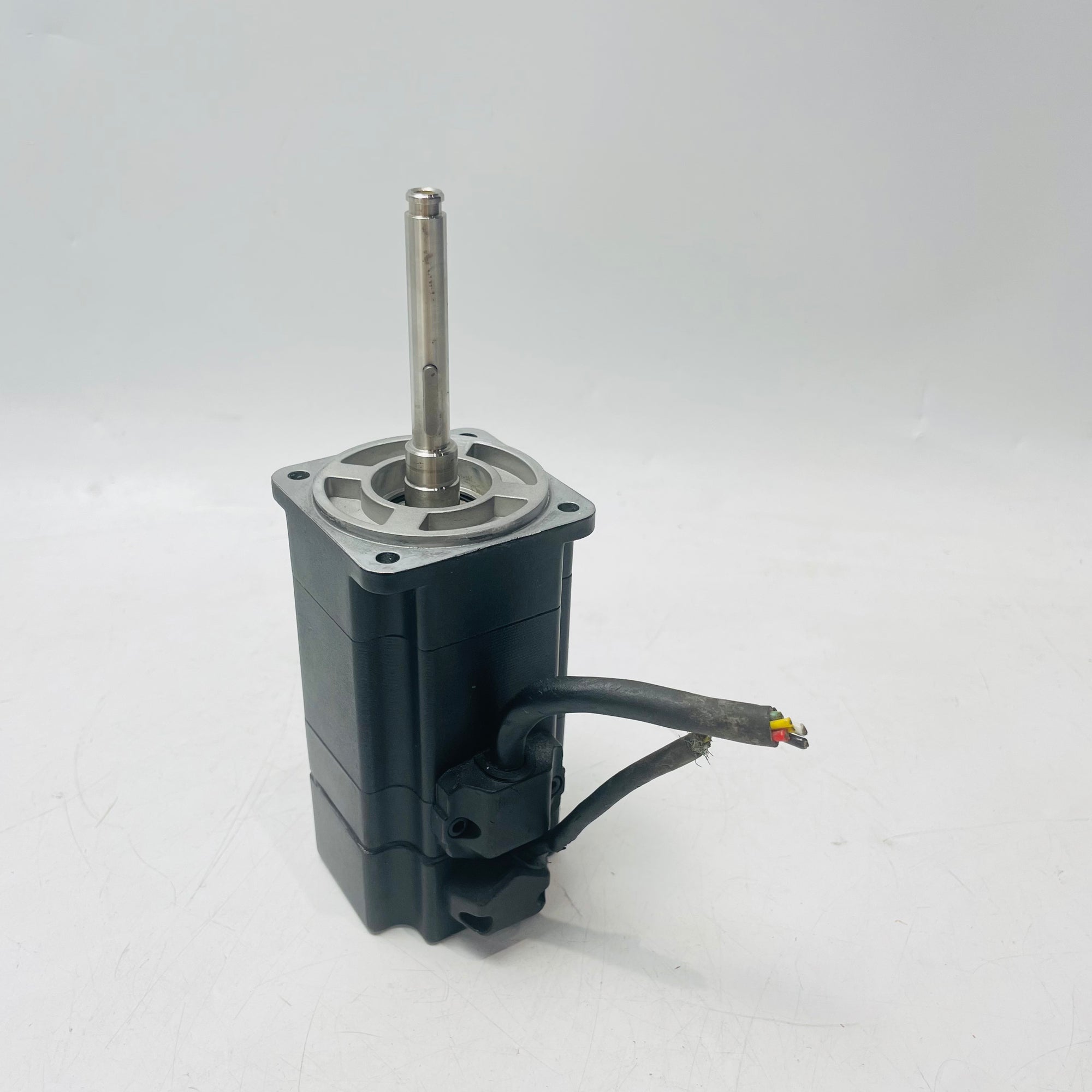 Applied Materials Refurbished 0190-14828 SANYO DENKI Motor