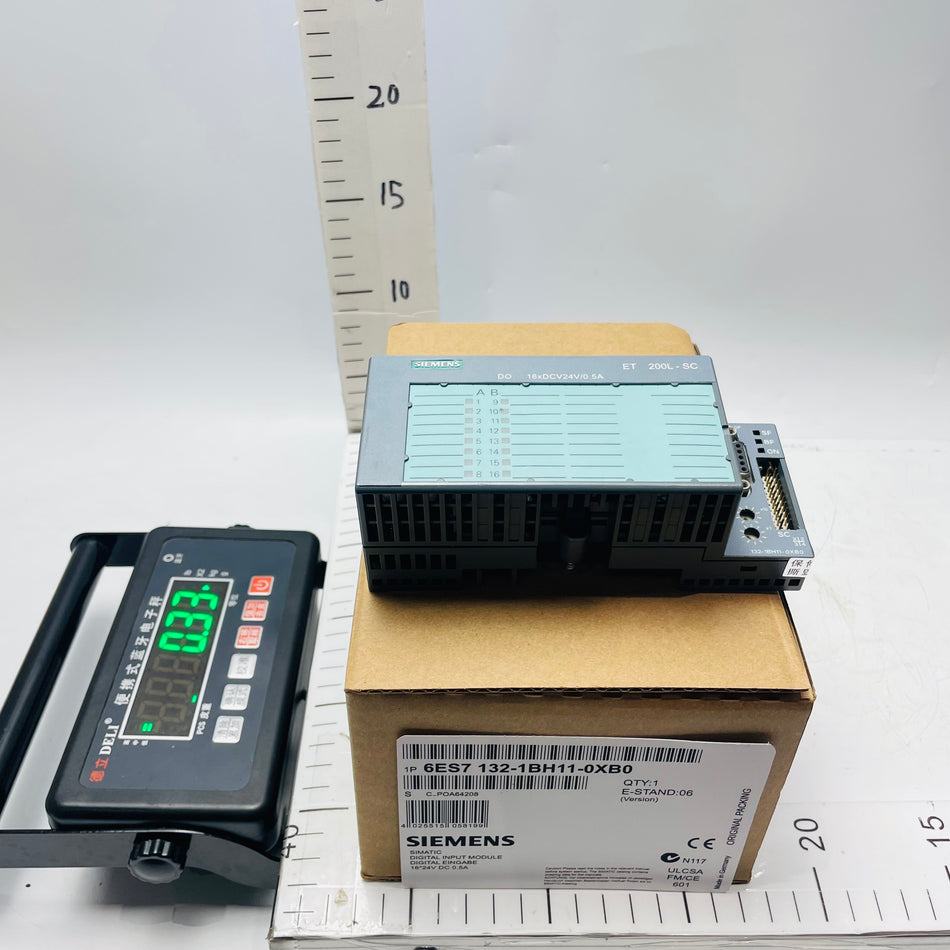 SIEMENS 6ES7 132-1BH11-0XB0 PLC module