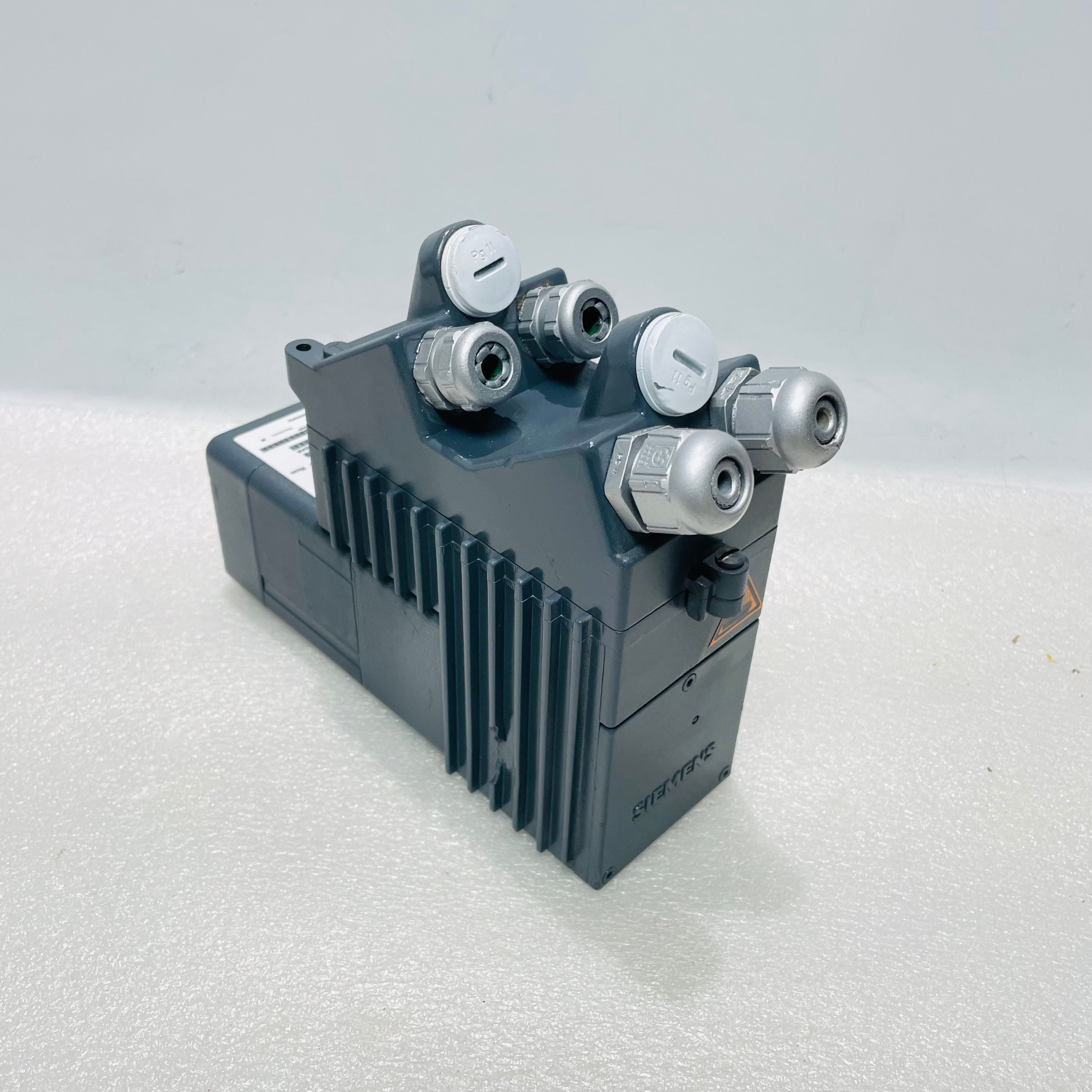 SIEMENS 6SN2132-1CU11-1BA8