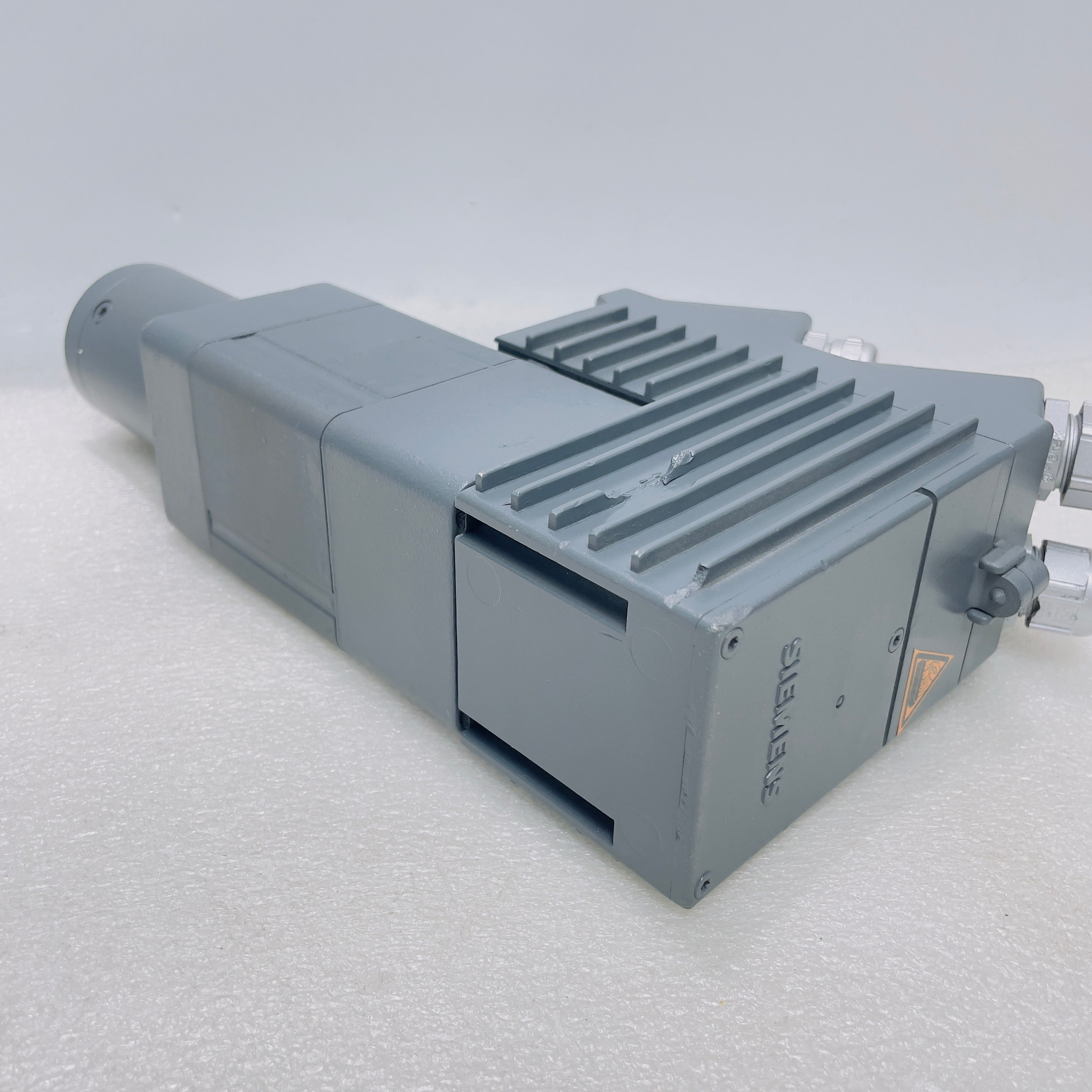 SIEMENS 6SN2132-1CU11-1BA8 Motor Controller