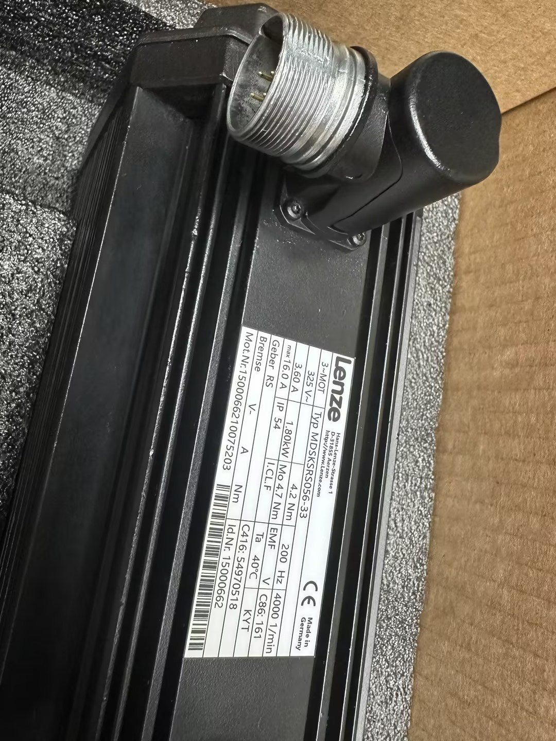 Lenze MDSKSRS056-33 servo motor