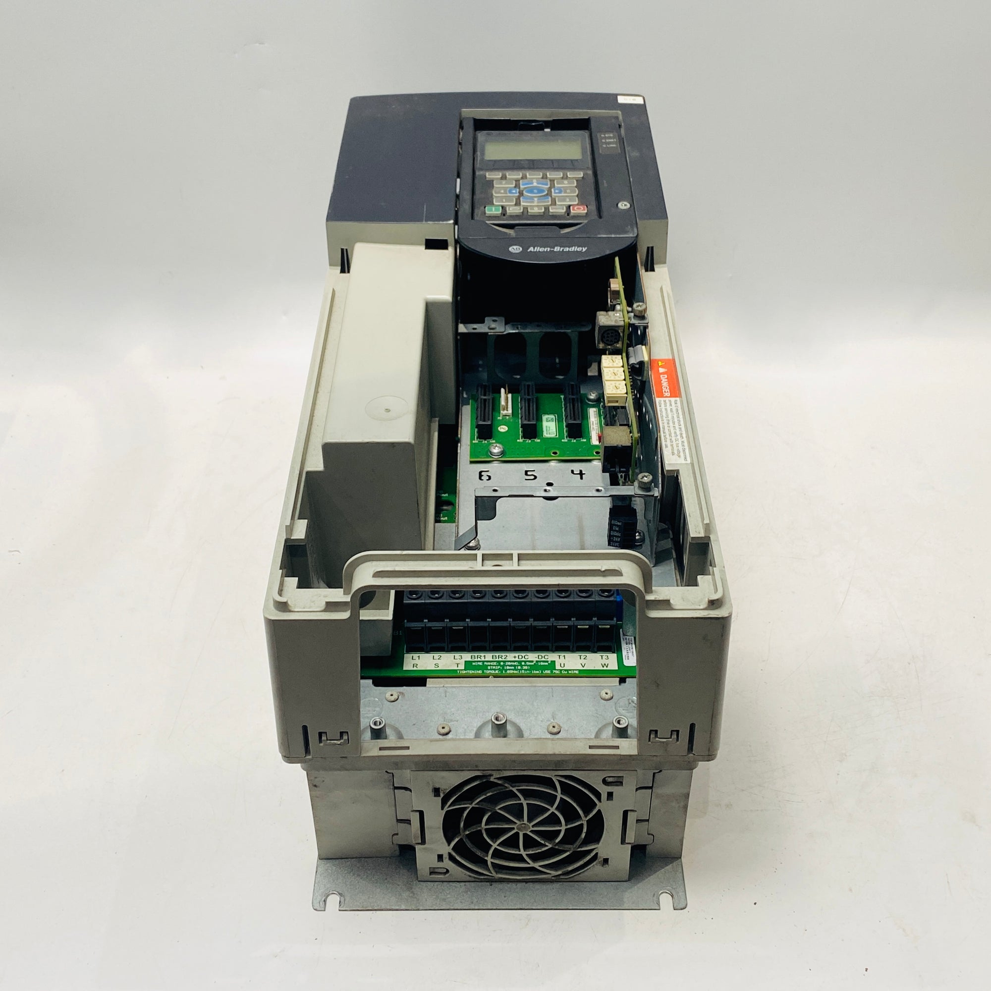 Allen Bradley 20F11NC030JA0NNNNN Powerflex 753 變頻器
