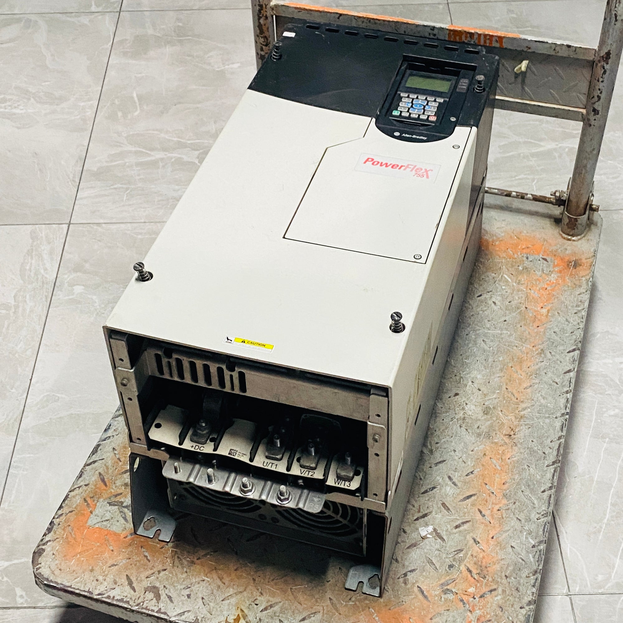 Allen Bradley 20G14NC170JN0NNNNN Powerflex 755 交流變頻器