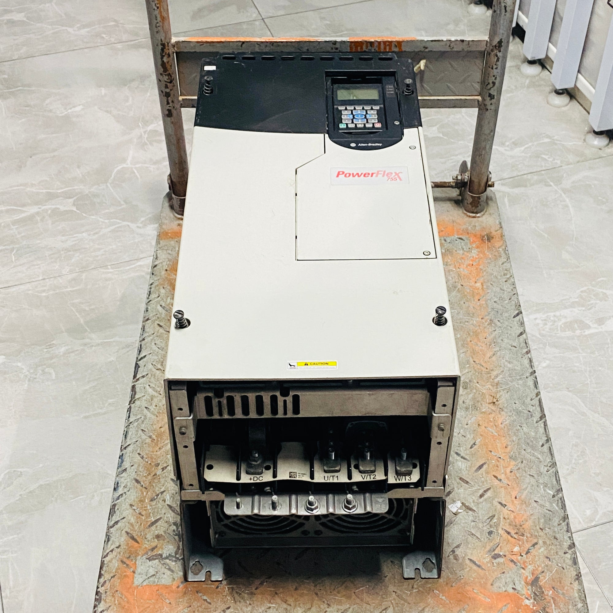 Allen Bradley 20G14NC170JN0NNNNN Powerflex 755 交流變頻器