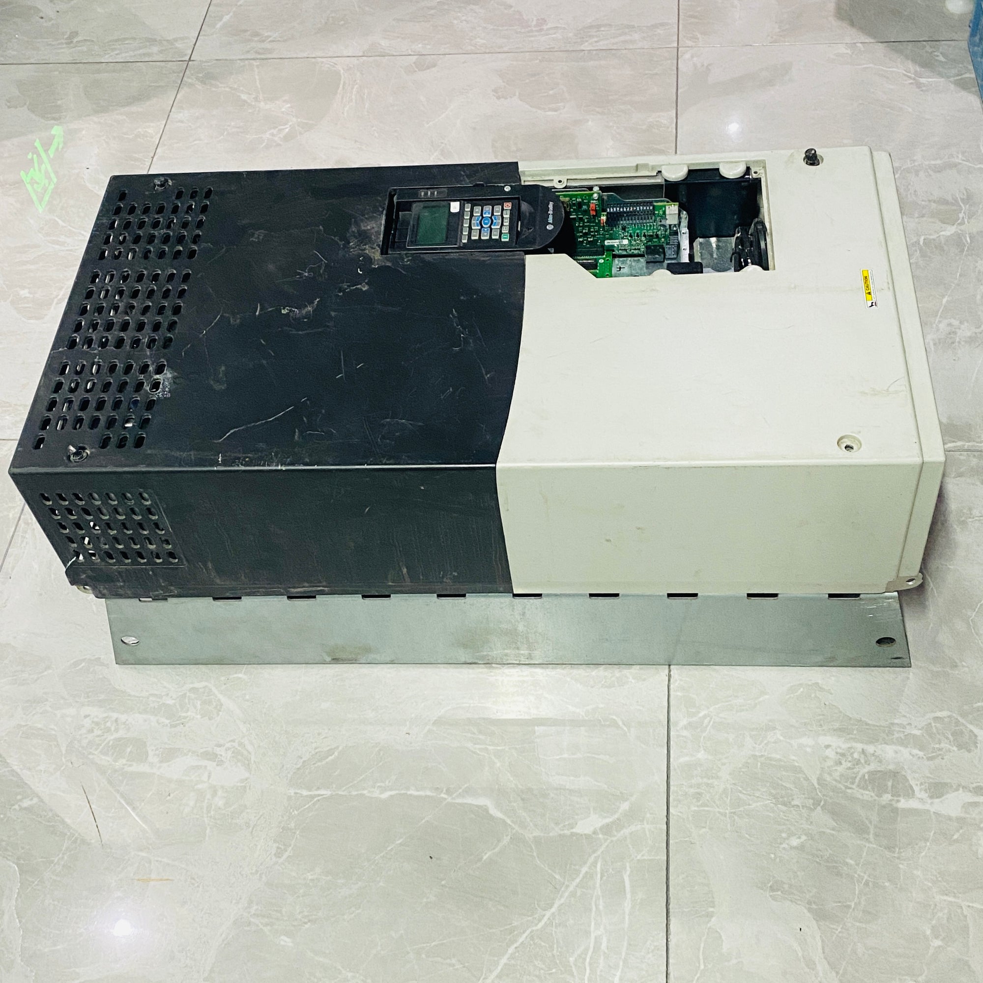 Allen Bradley 20G14NC302JN0NNNNN Powerflex 755 交流變頻器