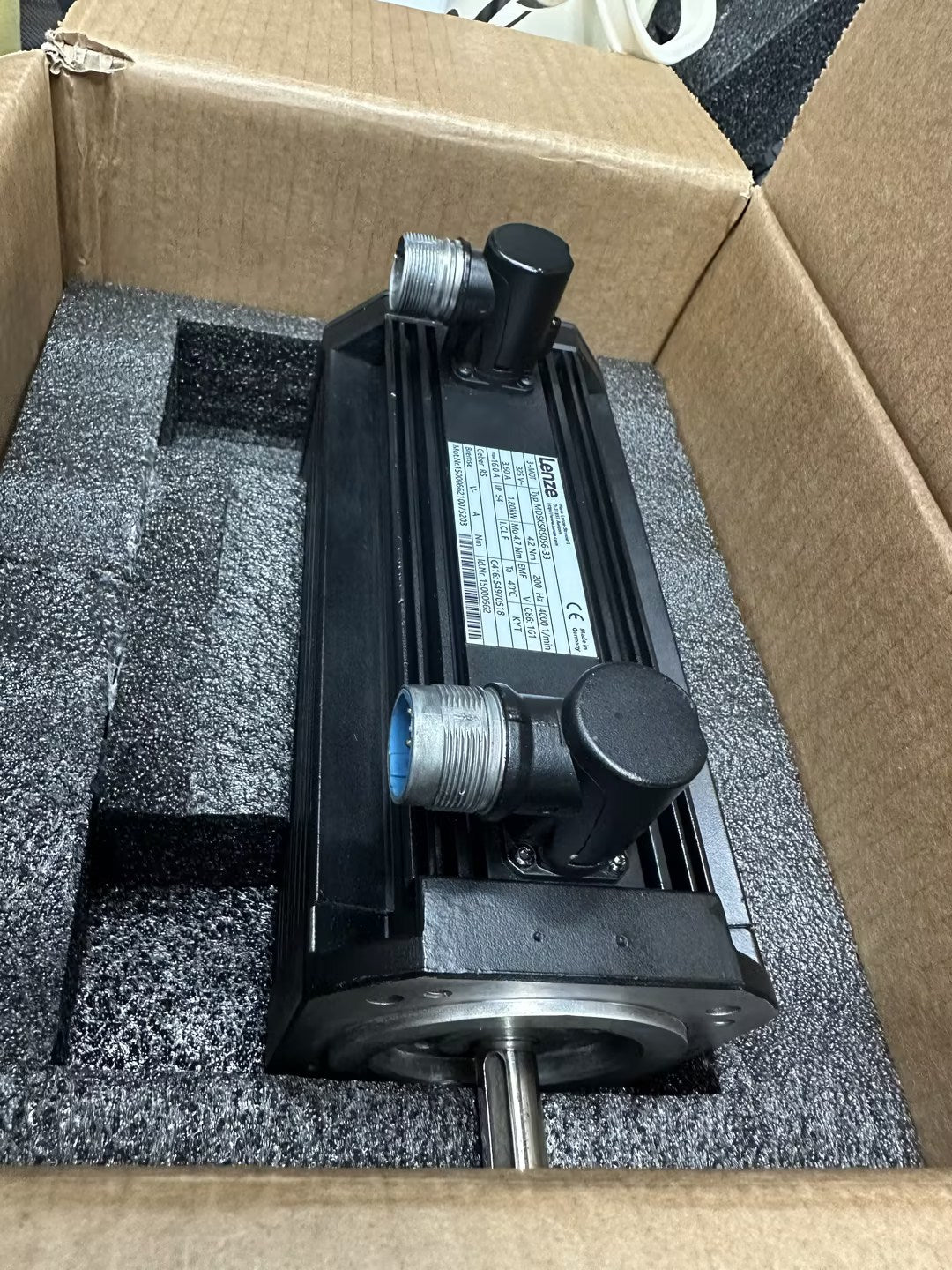 Lenze MDSKSRS056-33 servo motor