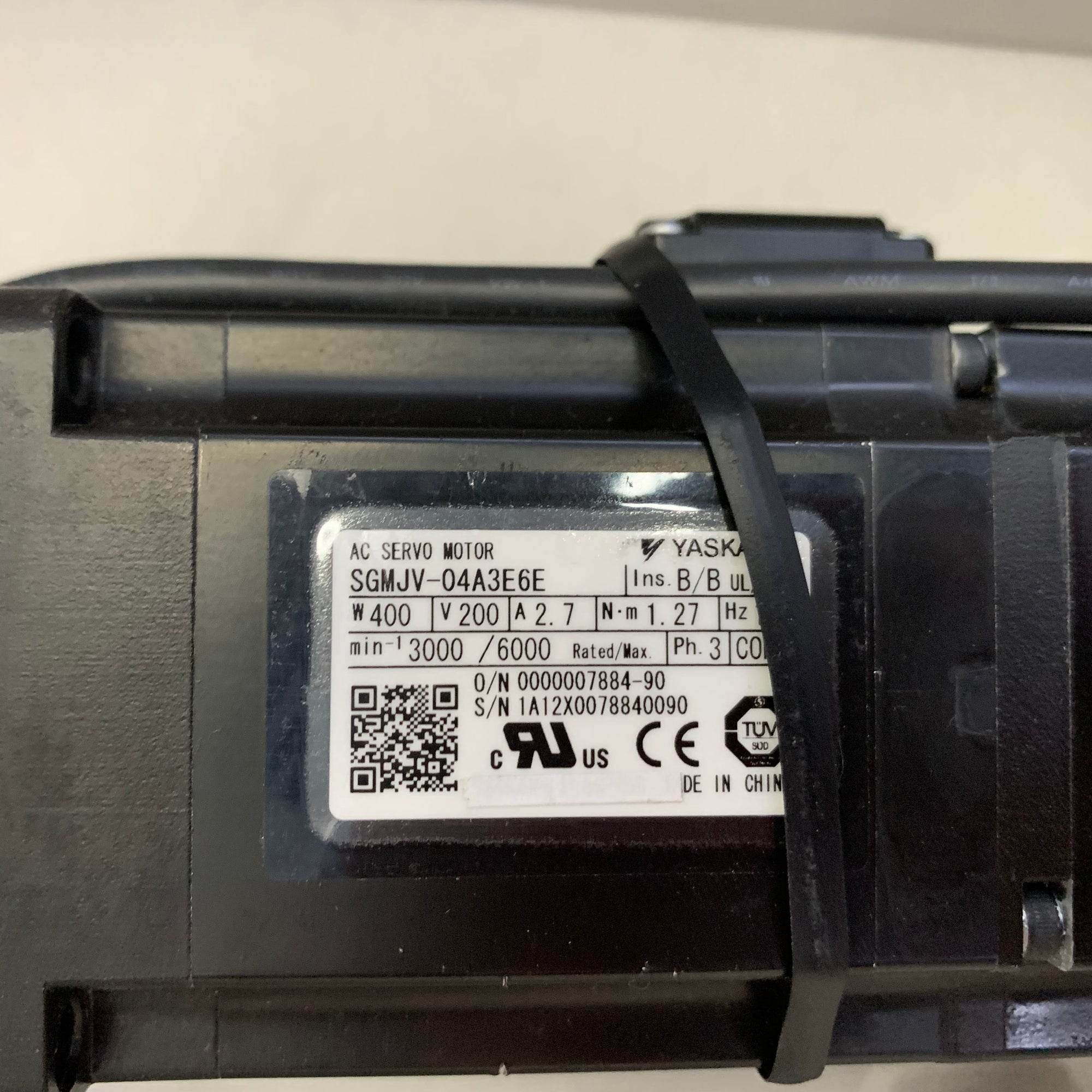 安川 SGMJV-04A36E 電機