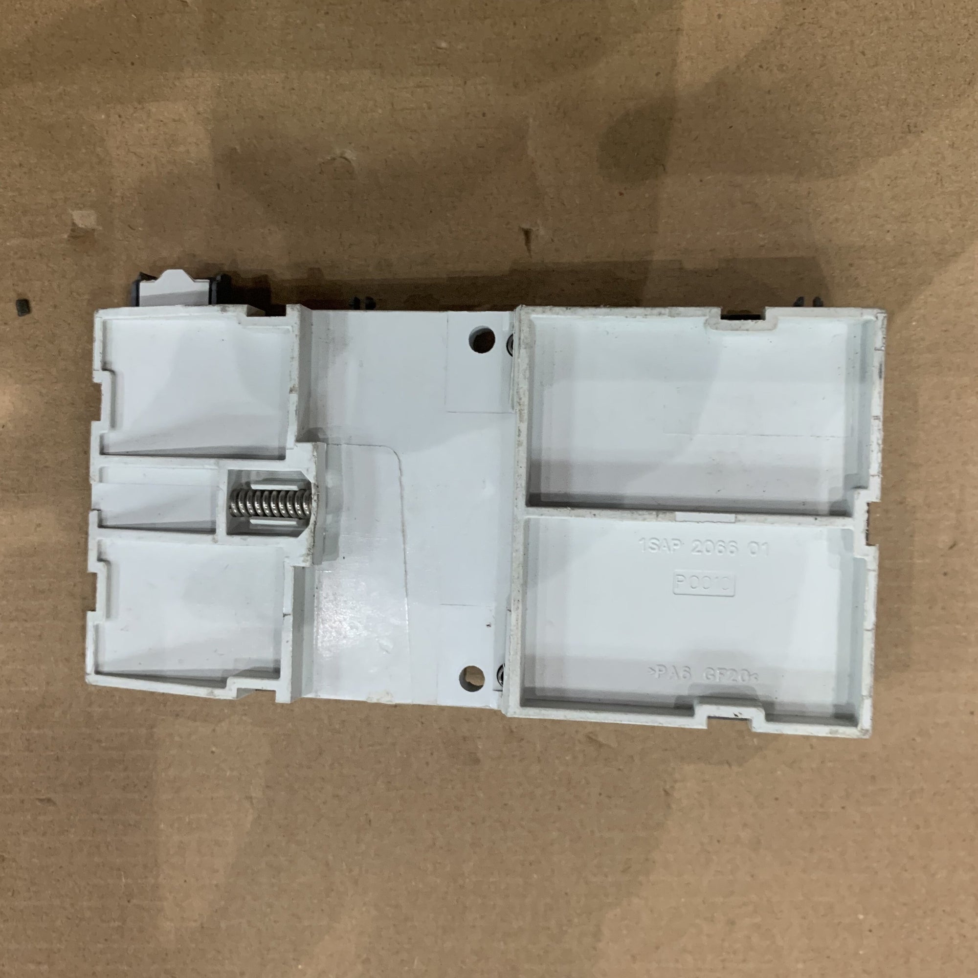 ABB TU516-XCB1 1SAP412000R0001 輸入/輸出終端單元
