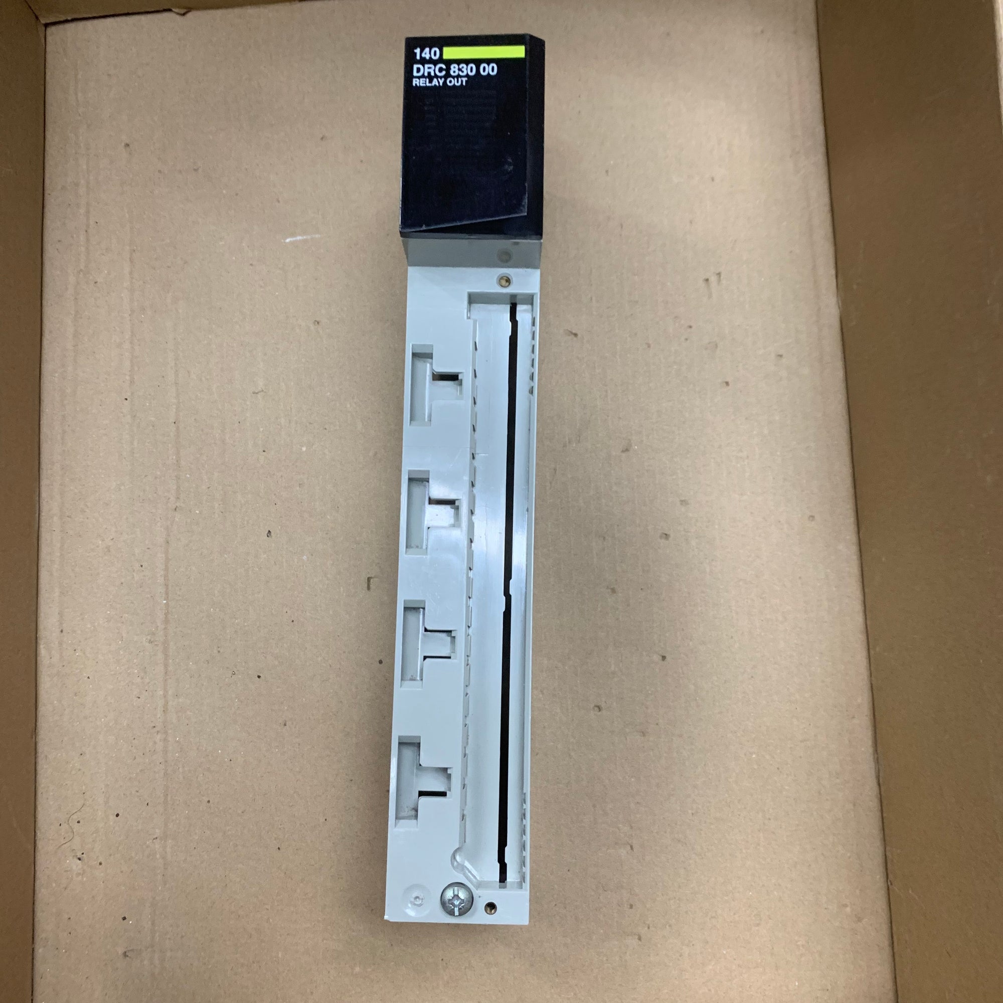 施耐德電機 140DRC83000 離散繼電器輸出模組