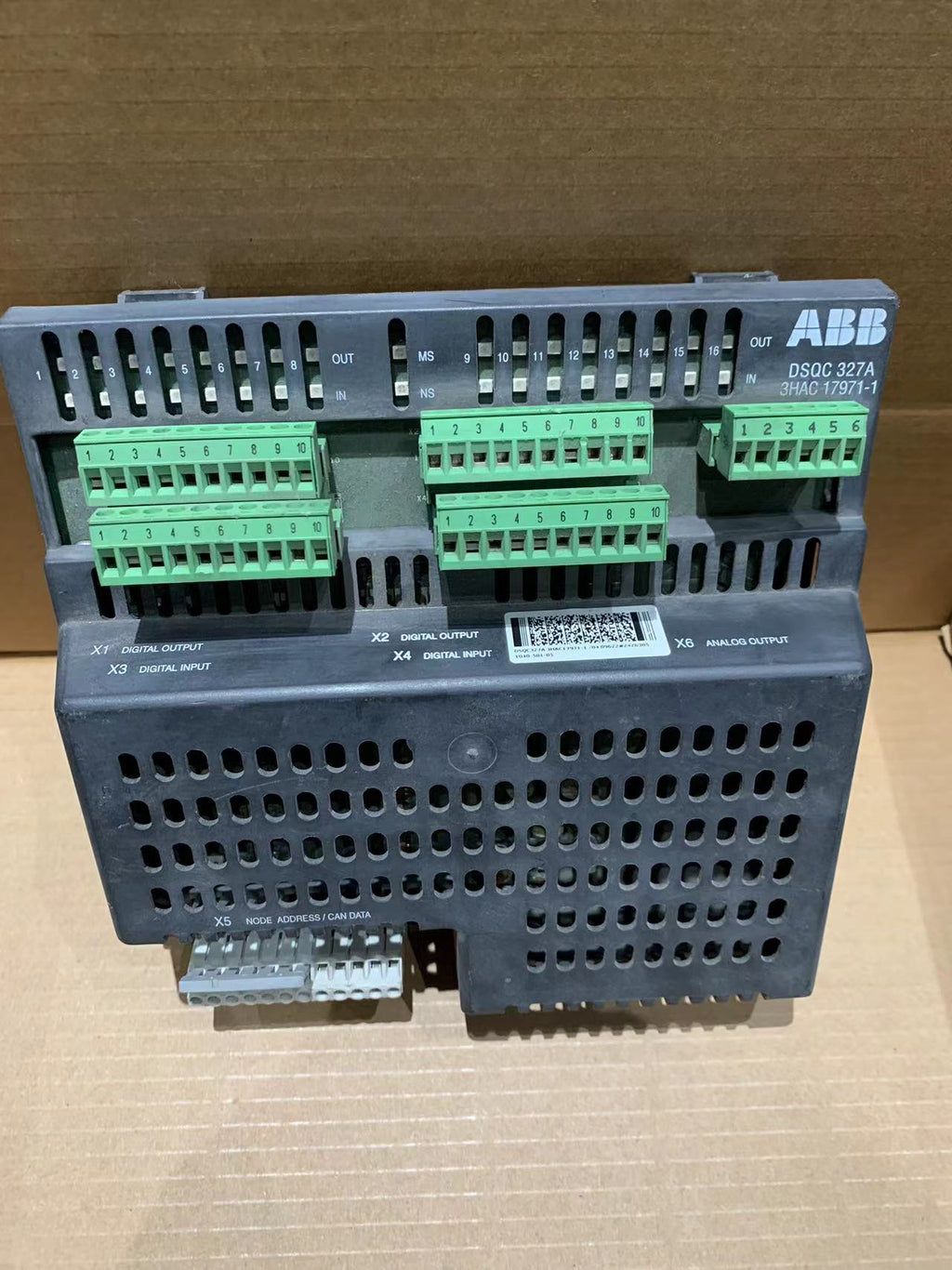 ABB DSQC327A 3HAC17971-1/04 組合輸入/輸出模組
