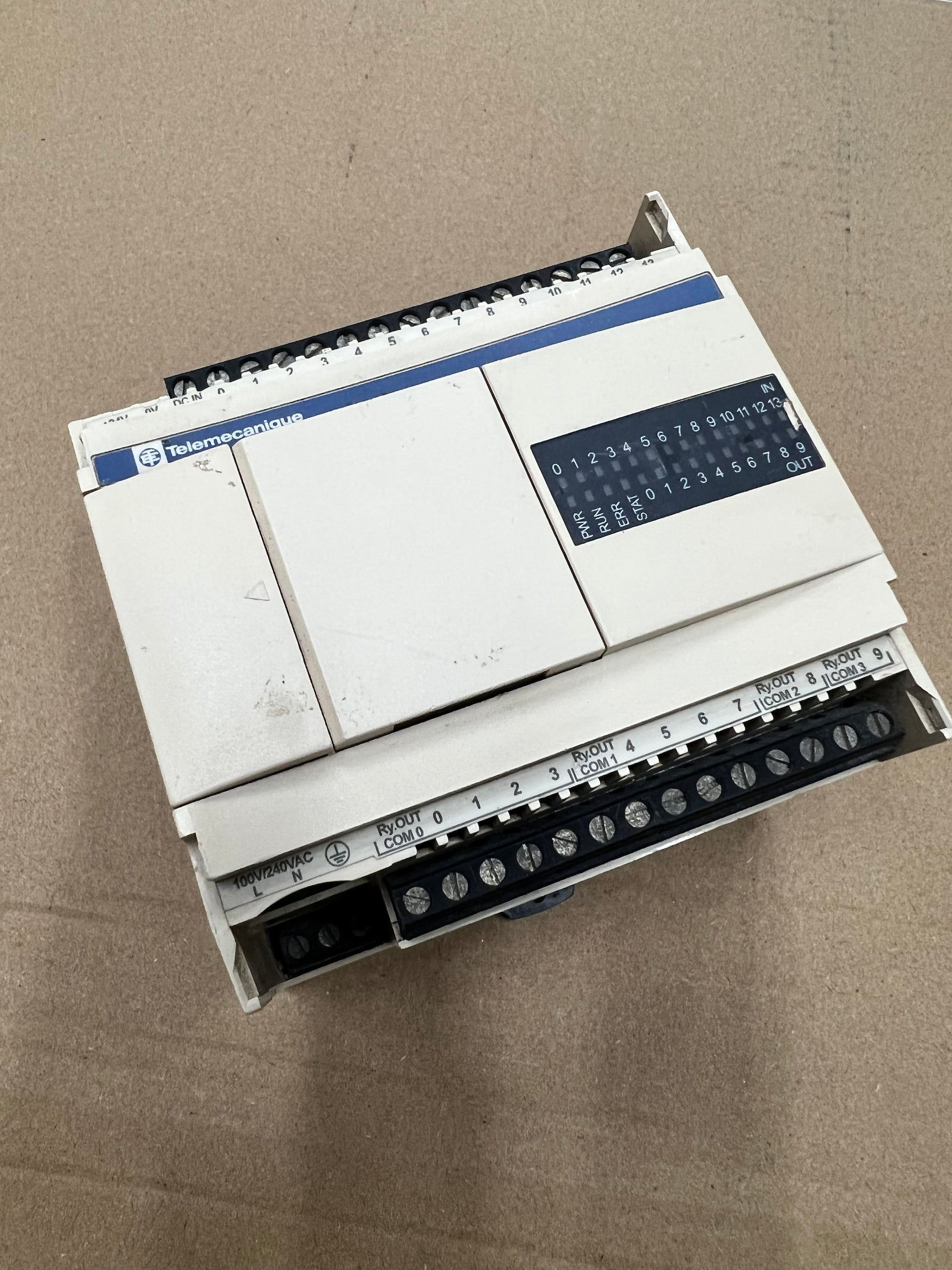 施耐德TWDLCDA24DRF可程式控制器