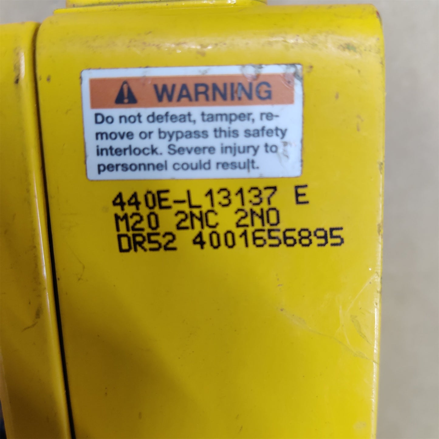 Safety switch: singlesided rope switch 440E-L13137E