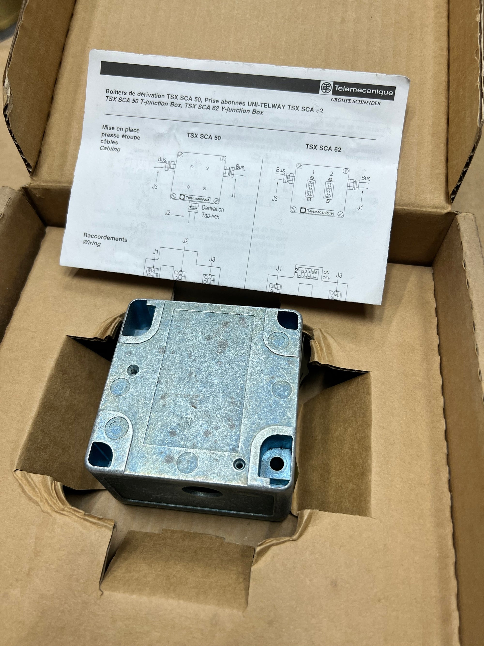 施耐德電機TSXSCA50 PLC