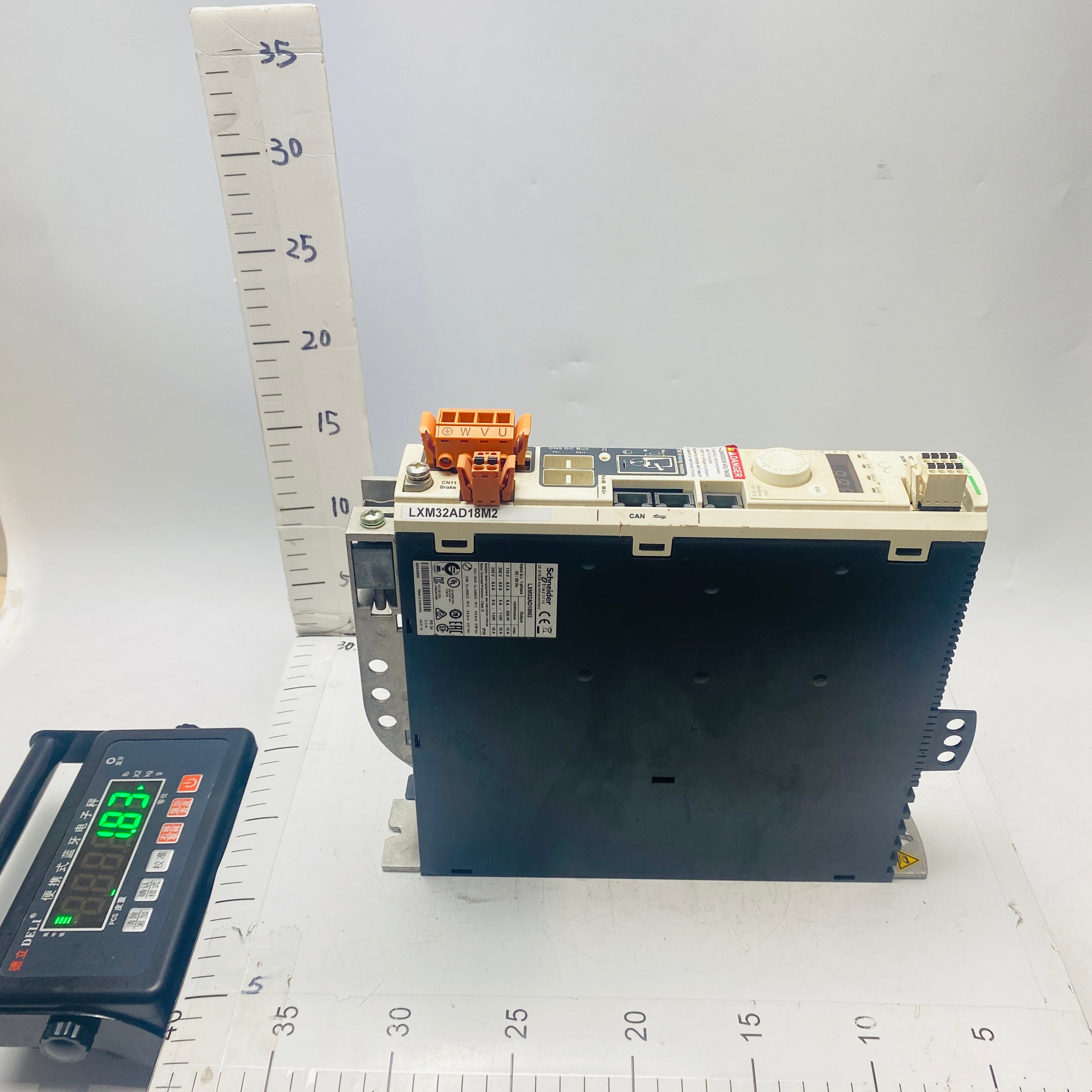 SCHNEIDER ELECTRIC LXM32AD18M2 SERVO DRIVE