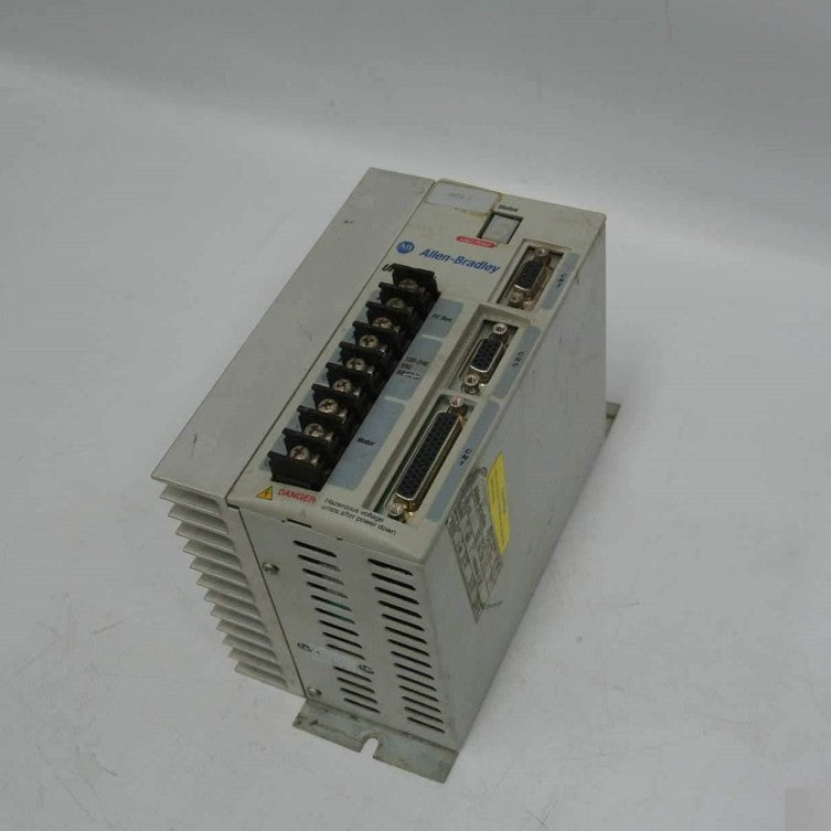 Allen Bradley 2098-DSD-010 Ultra 3000伺服驅動器