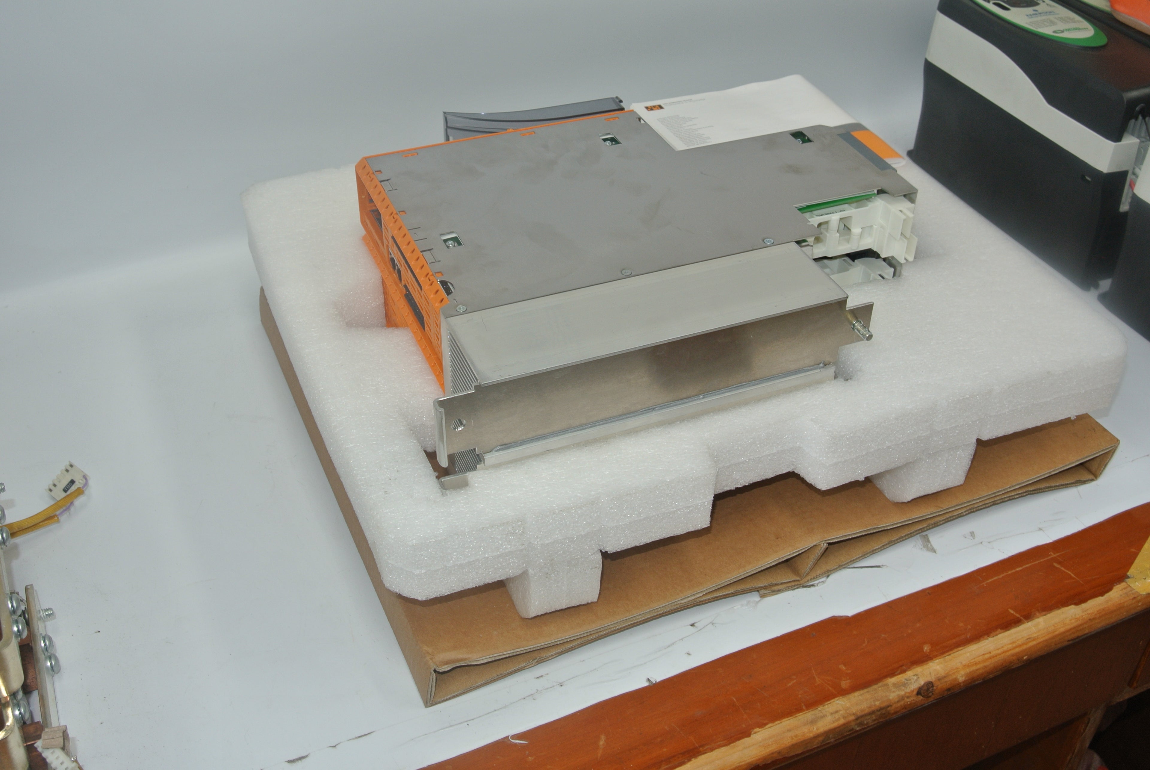 B&amp;R ACOPOSmulti I0110D 8BVI0110HWD0.000-1 變頻器