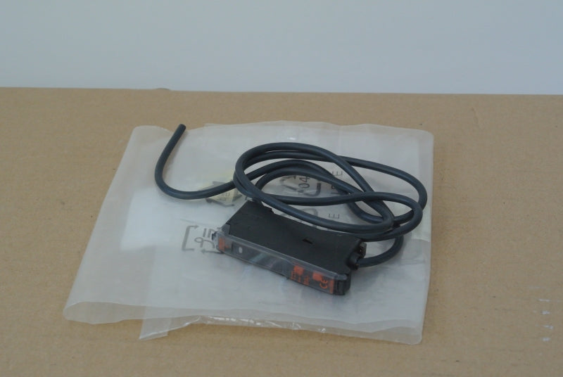 Omron E3X-DAB41-N Photoelectric Sensor