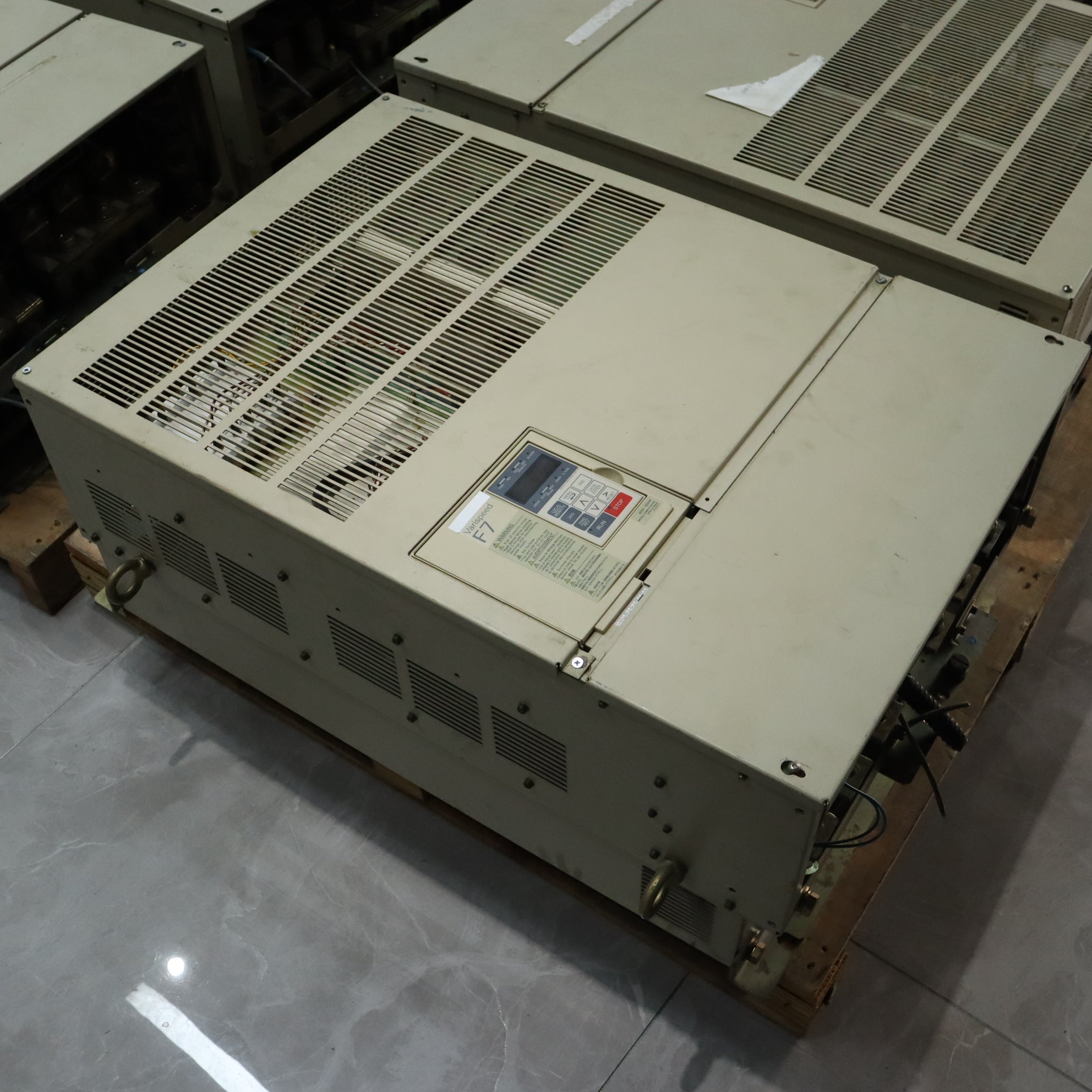 YASKAWA CIMR-F7A4160變頻器