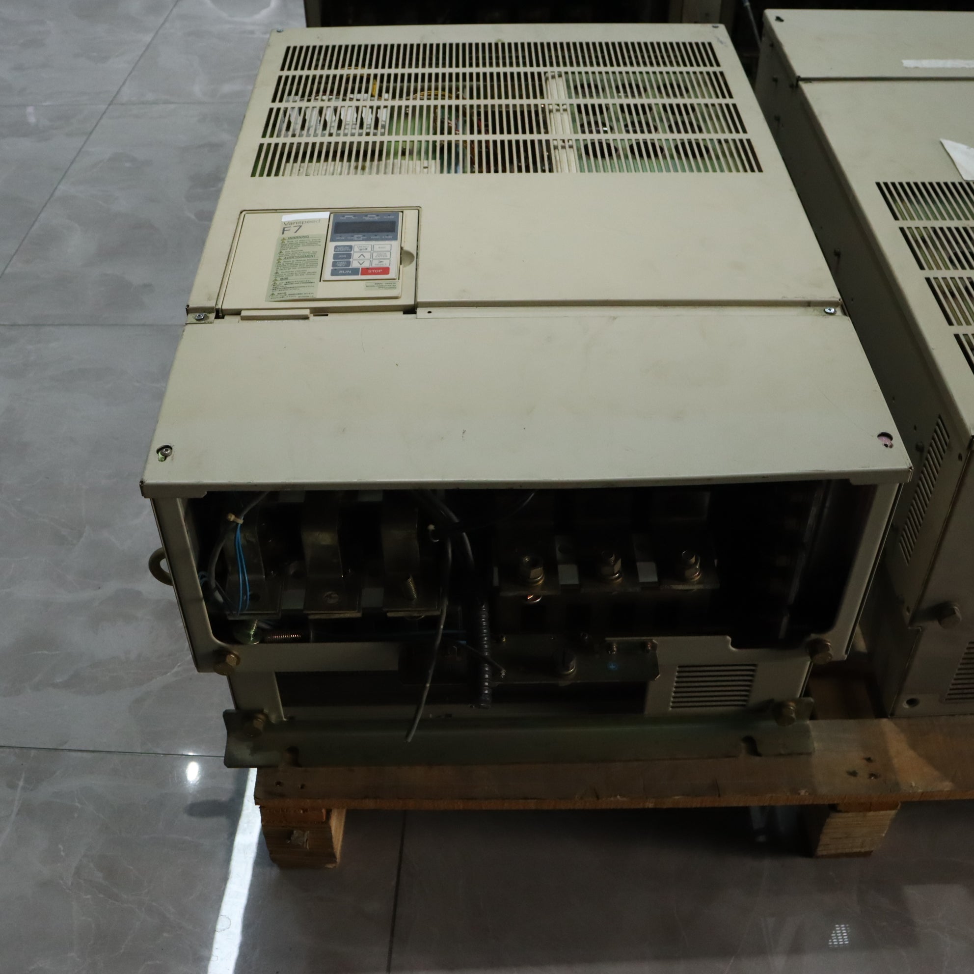 YASKAWA CIMR-F7A4160變頻器