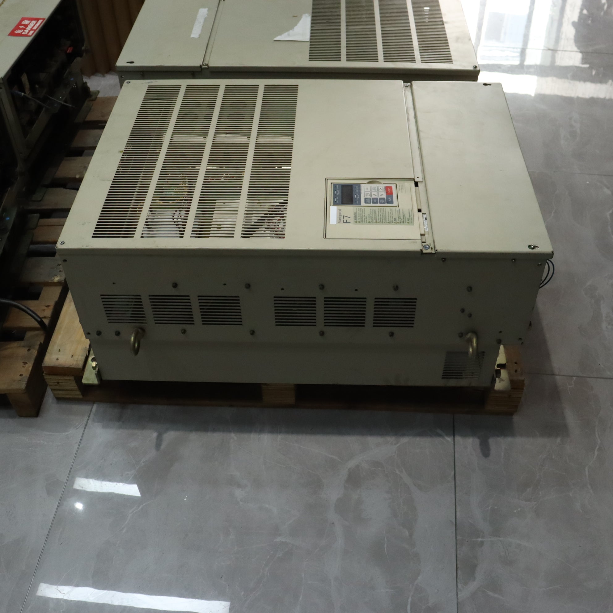 YASKAWA CIMR-F7A4160變頻器