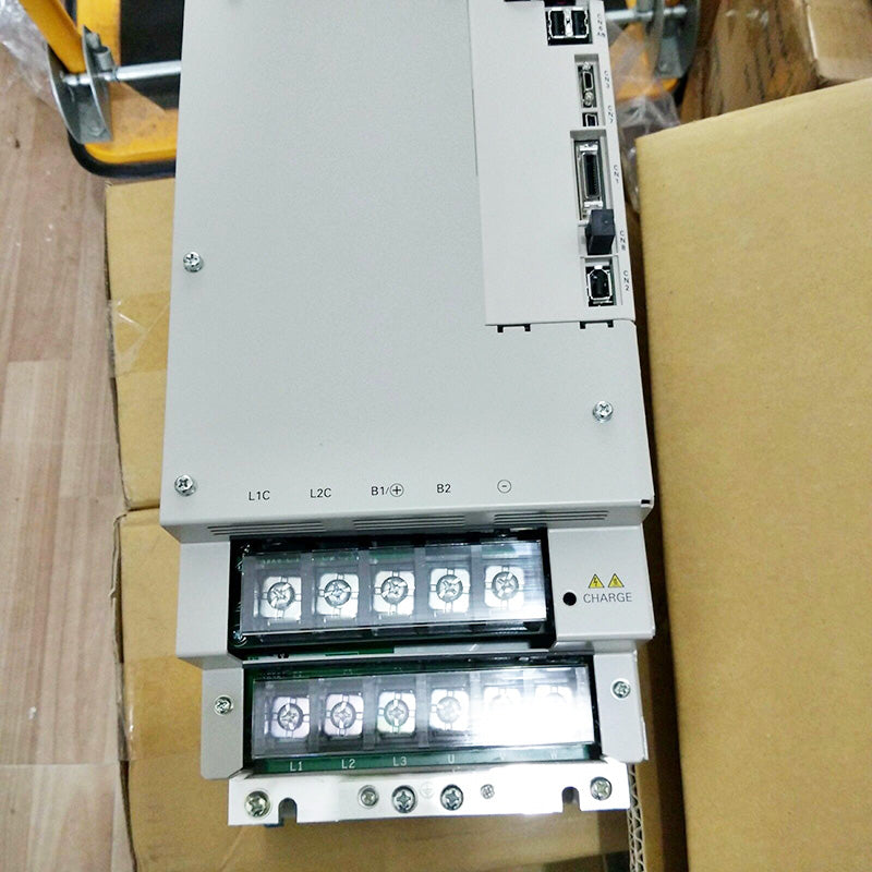 安川SGDV-550A01A（7.5KW）伺服驅動器