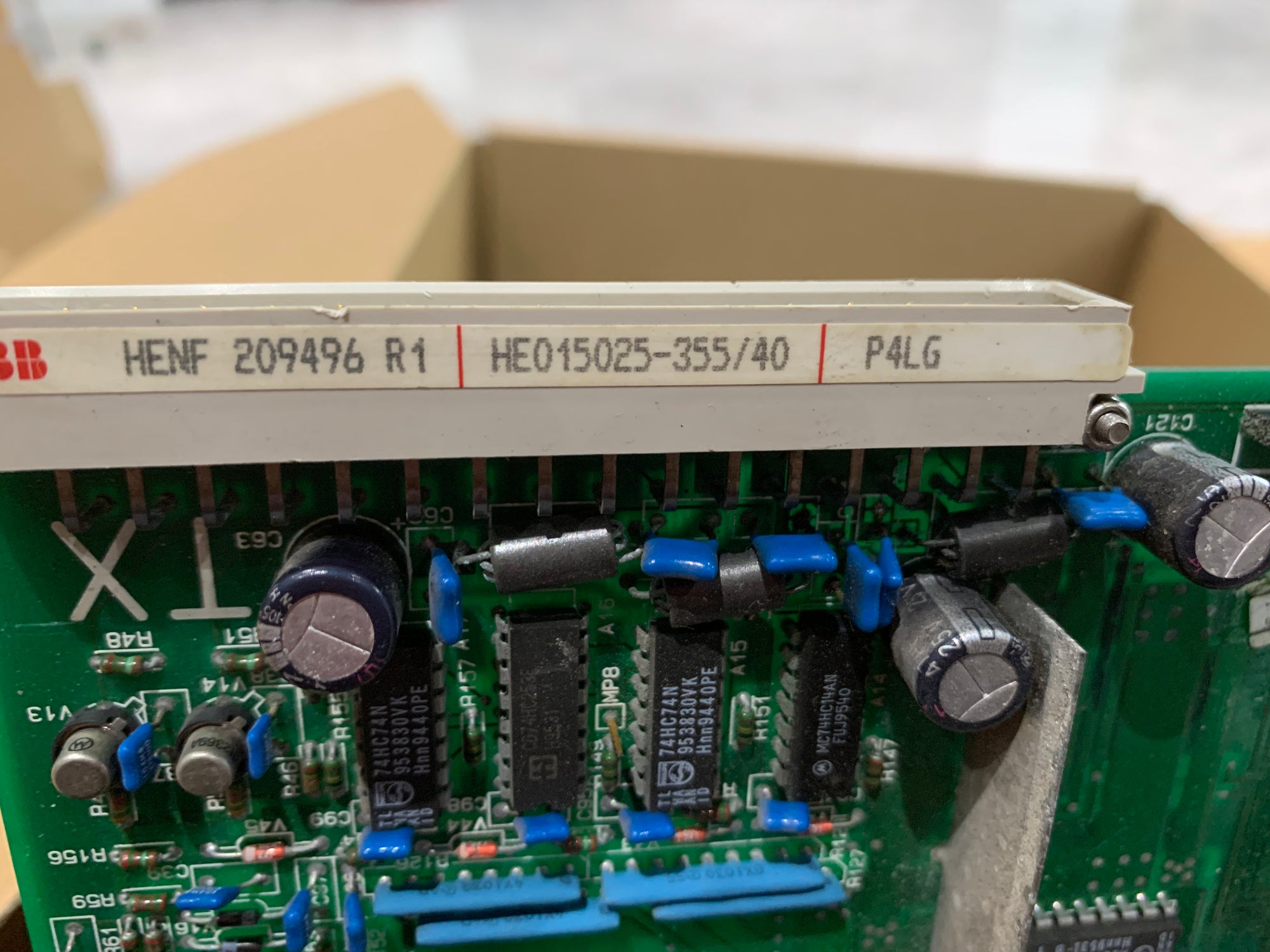 ABB HE015025-355/40 P4LG 卡