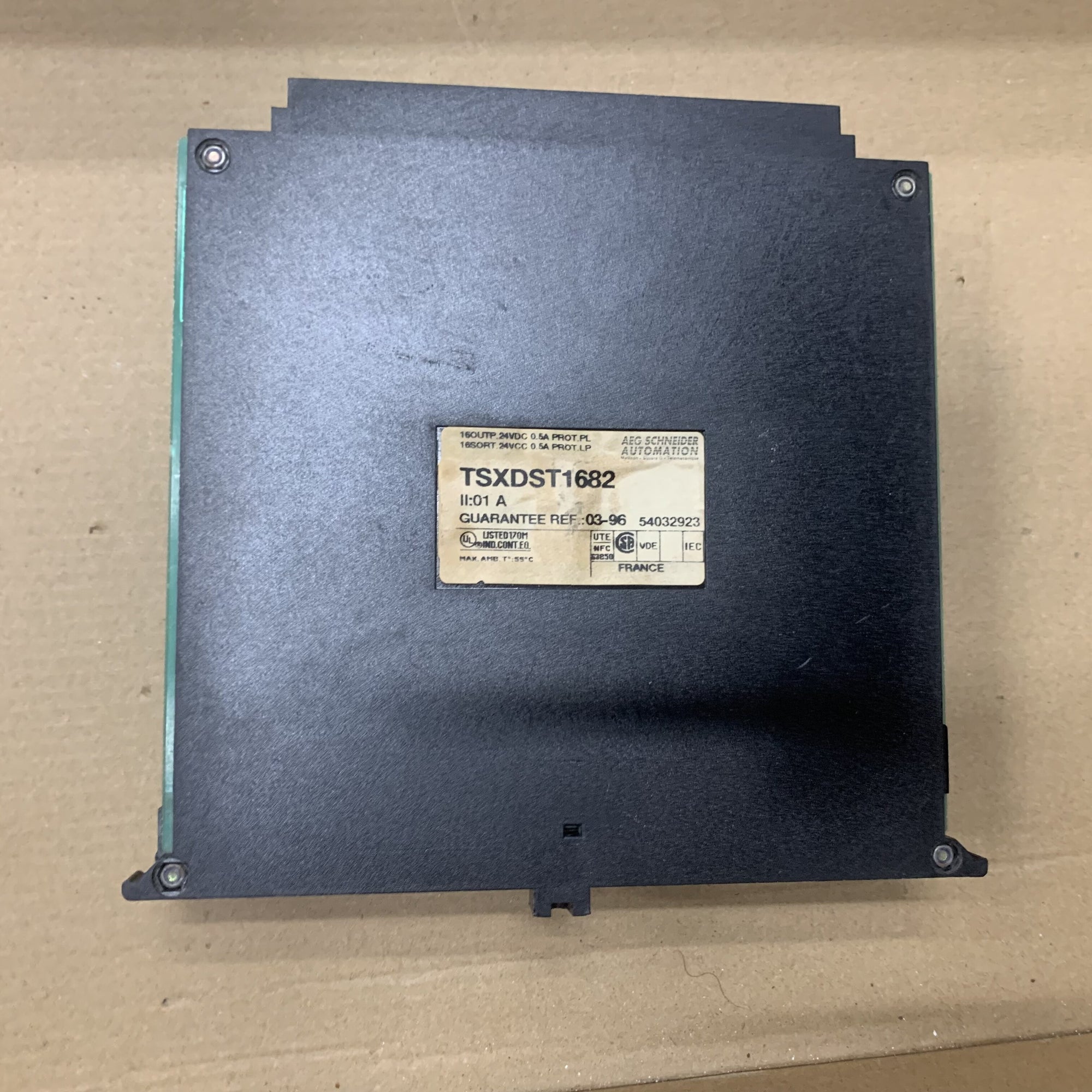 施耐德 TSXDST1682 輸出模組