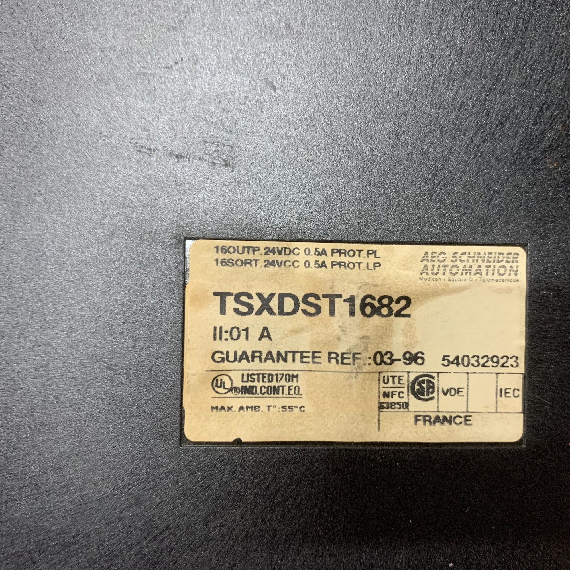 施耐德 TSXDST1682 輸出模組