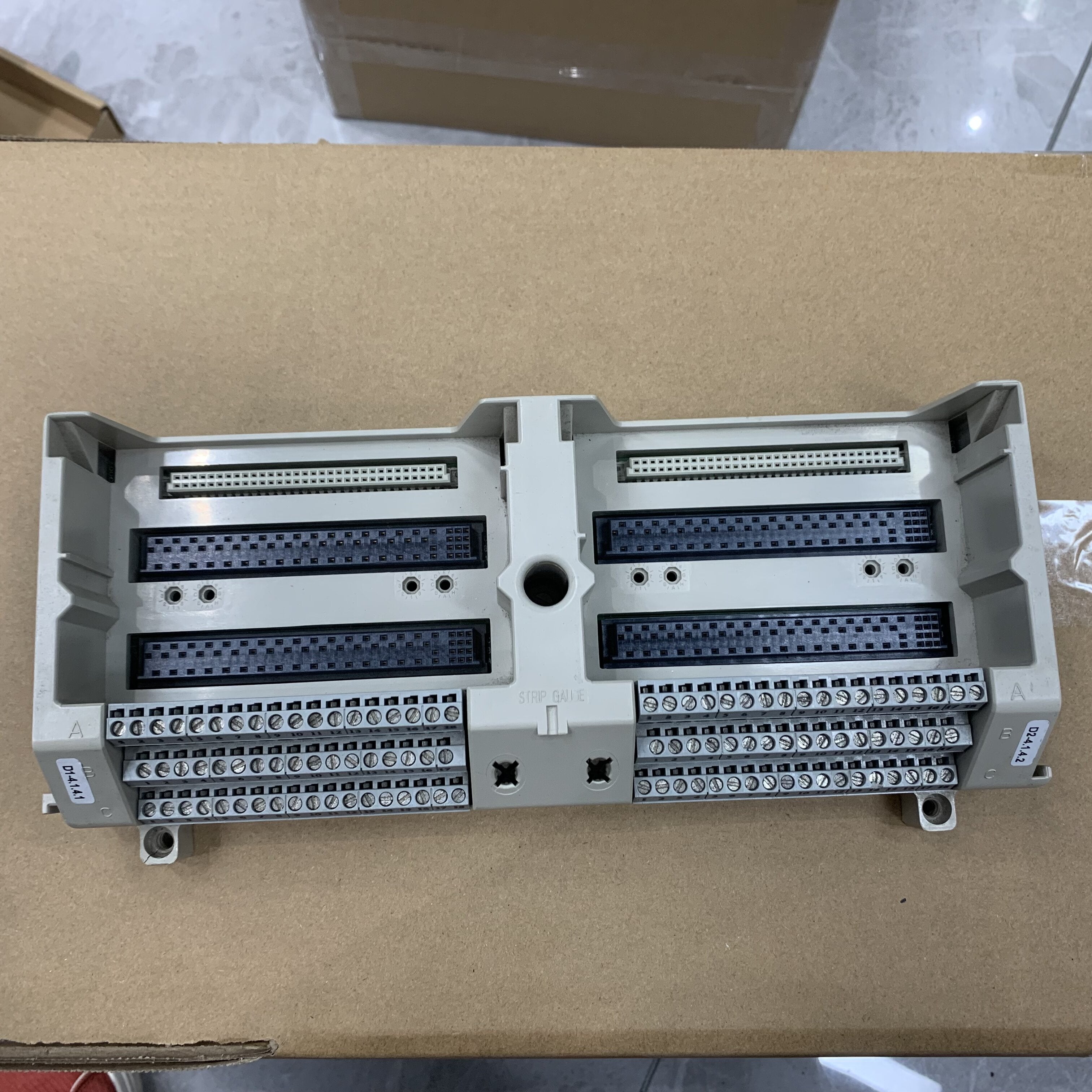 EMERSON 1B30035H01 模組化 I/O 組裝底座
