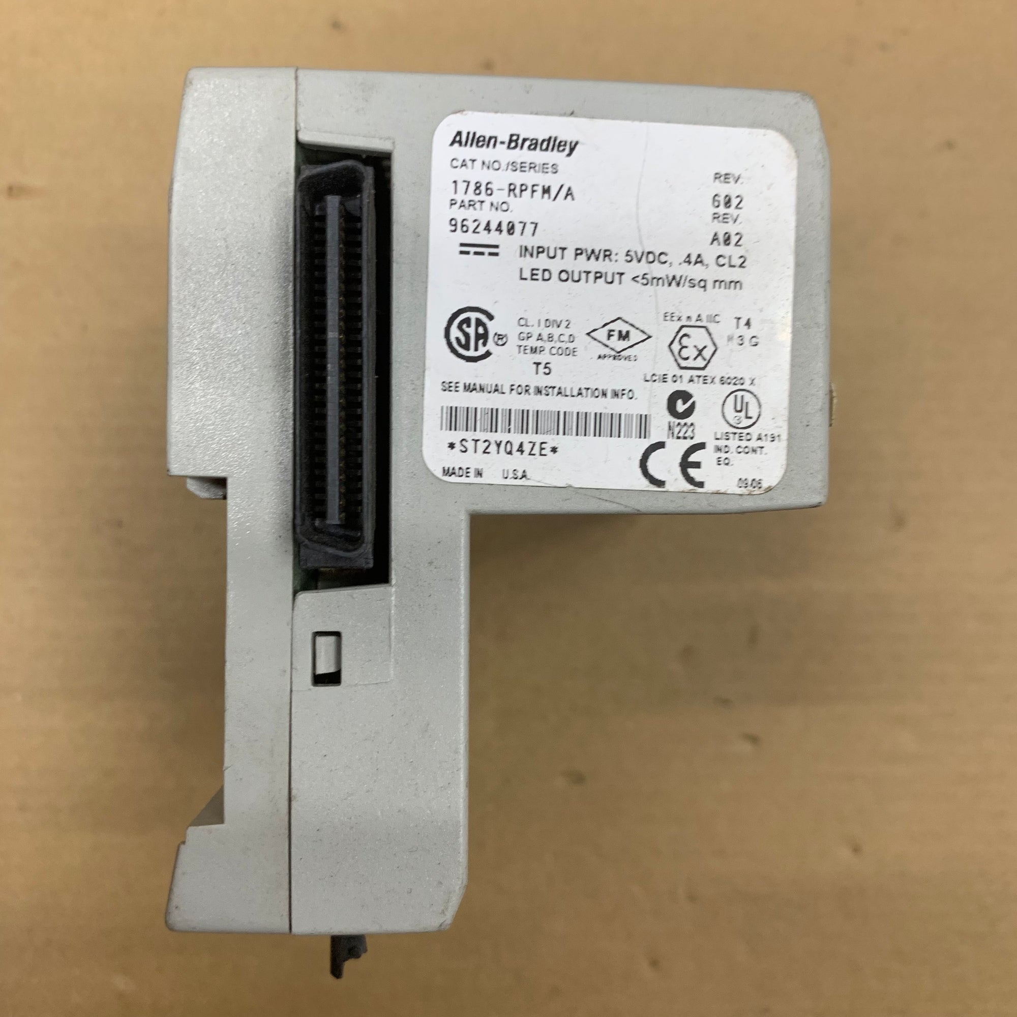 ALLEN BRADLEY 1786-RPFM/A CONTROLNET 光纖模組