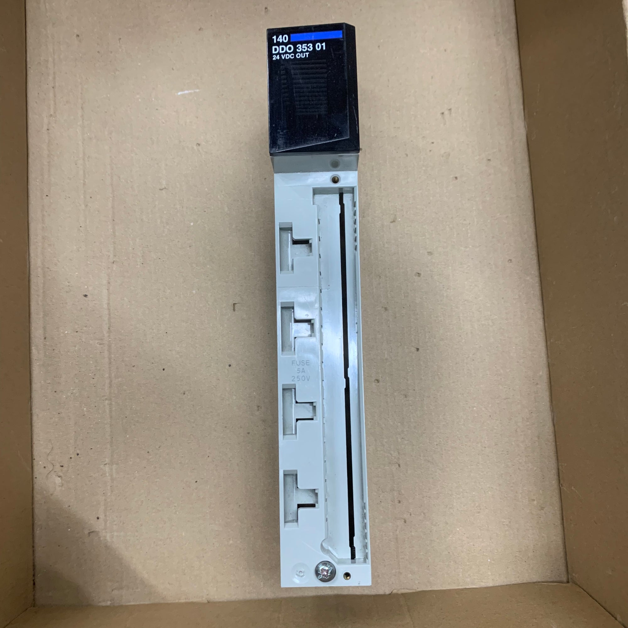施耐德電機 140-DDO-353-01 PLC 模組