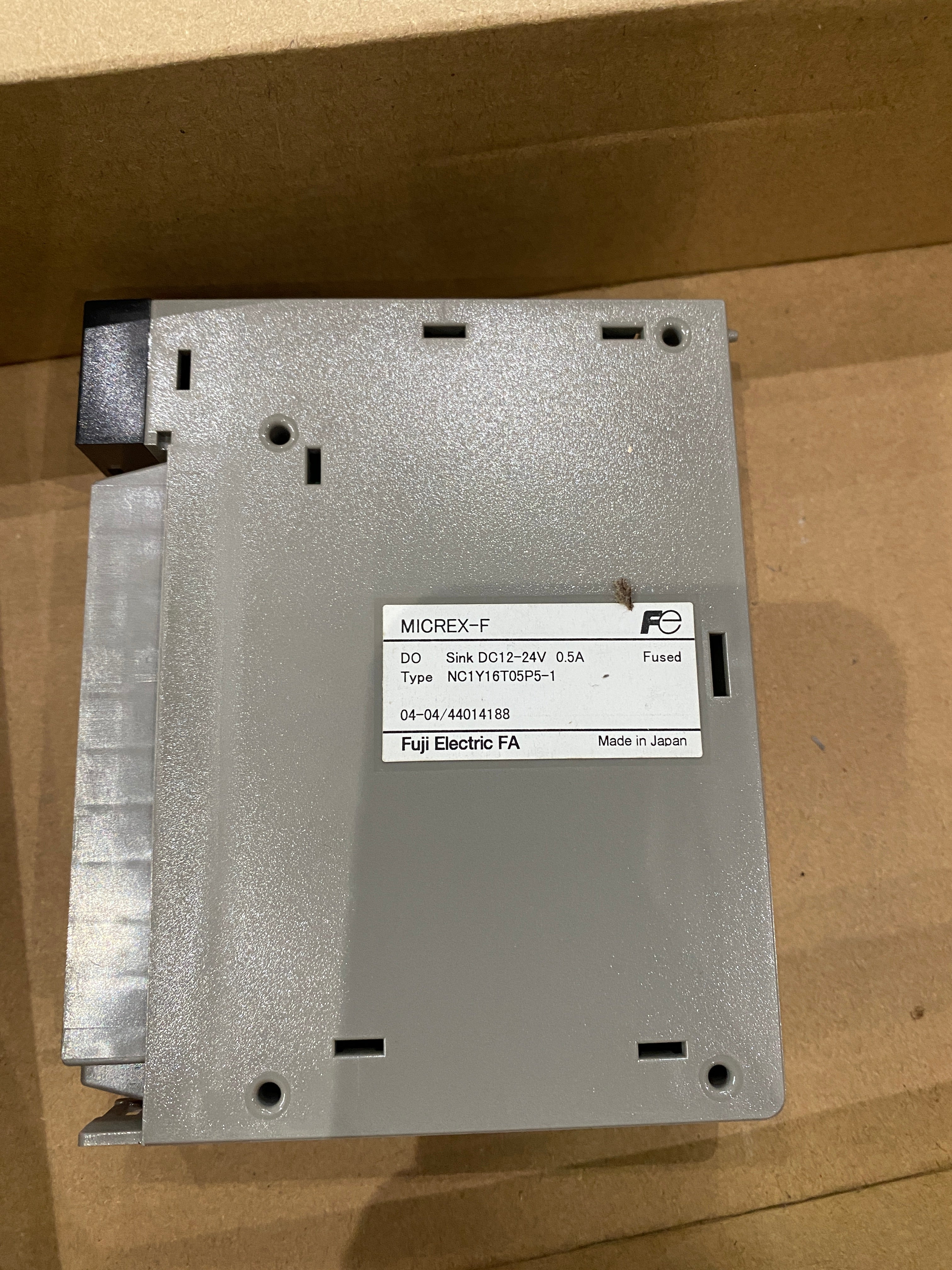富士馬達 MICREX-F NC1Y16T05P5-1 數位輸出模組