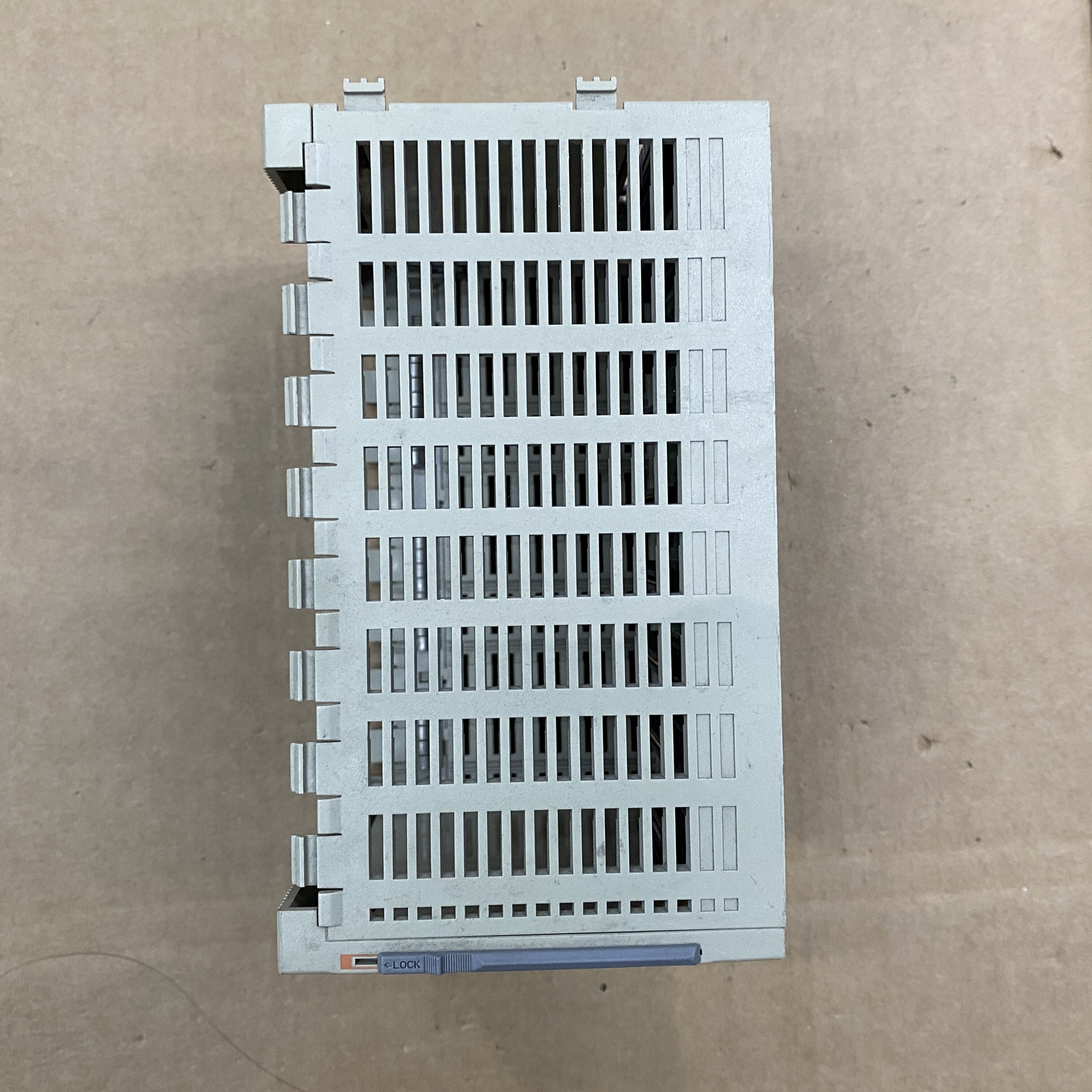 安川 JEPMC-BUB3008R-E 控制器框架