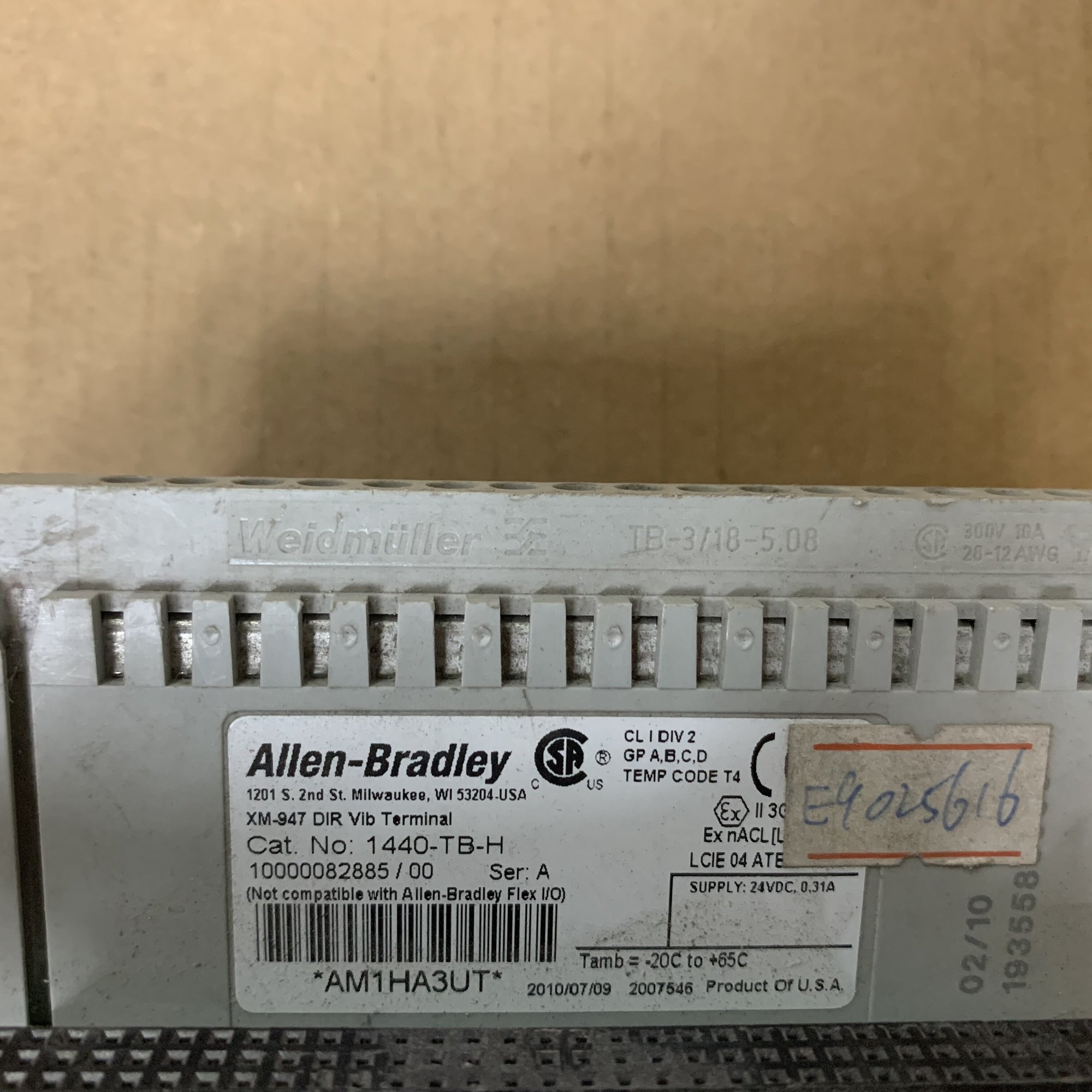 ALLEN BRADLEY 1440-TB-H PLC底座