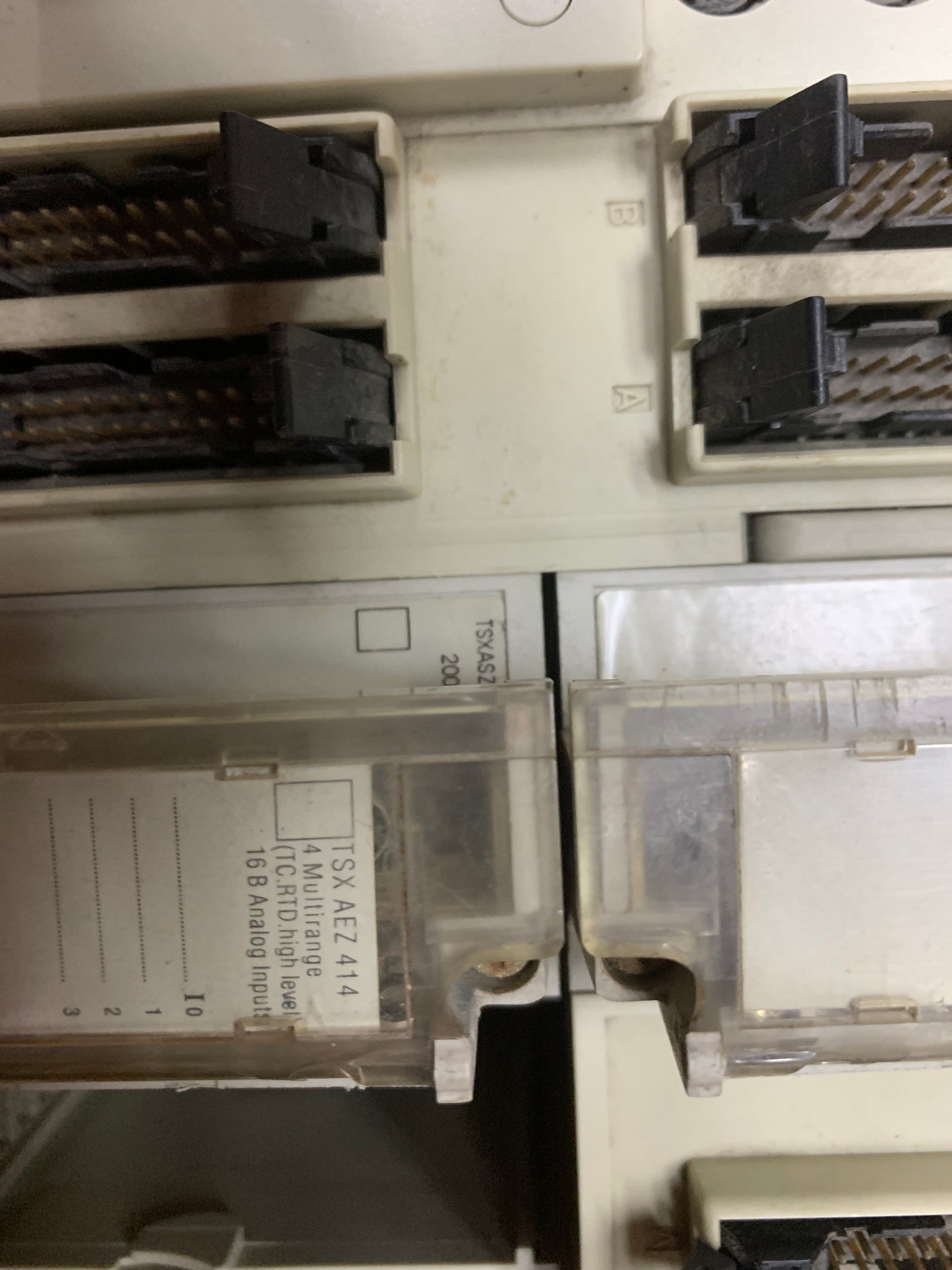 施耐德電機TSX3722101 MODICON TSX MICRO模組化基礎控制器