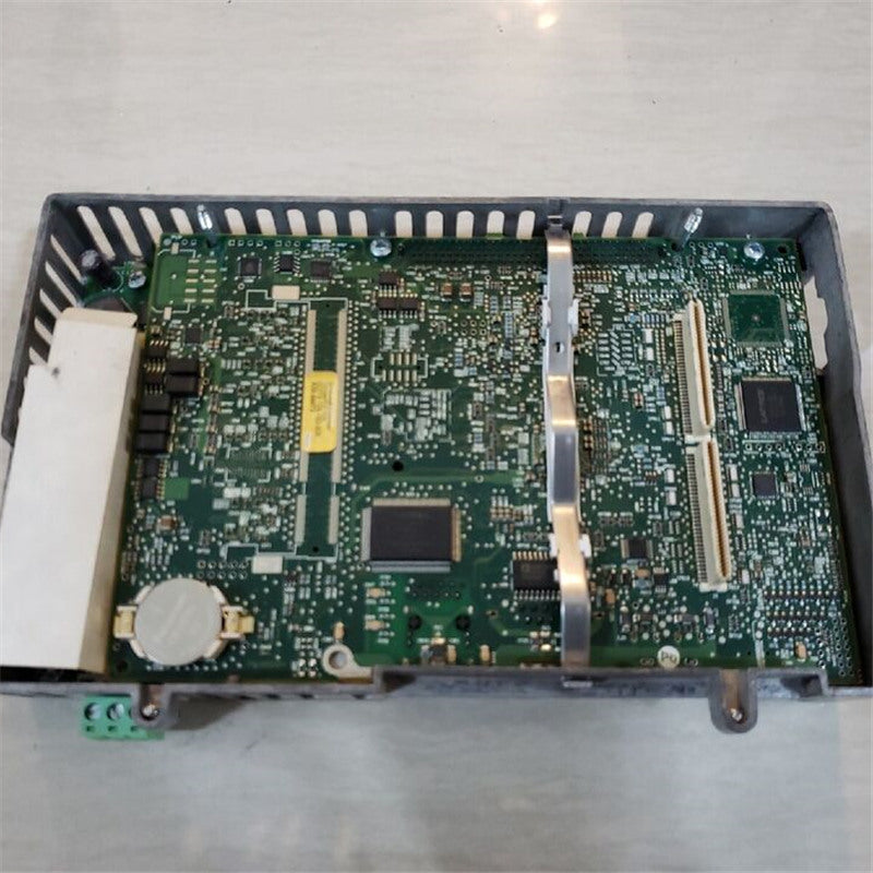 Allen Bradley 2711P-RP8A邏輯模組